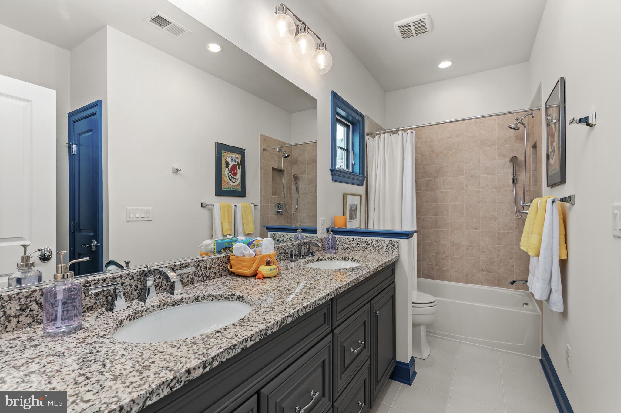 BETHESDA MEWS - Residential