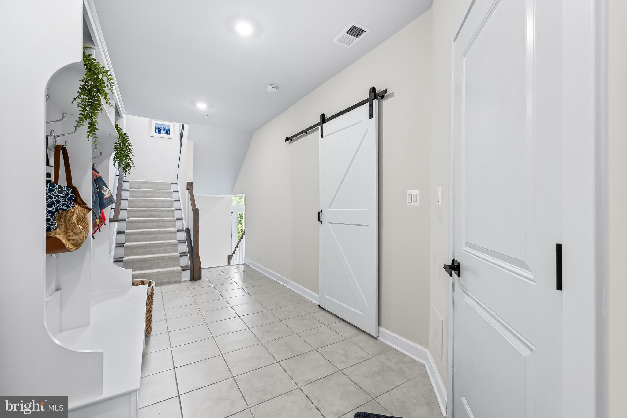 218 HICKORY HOLLOW COURT