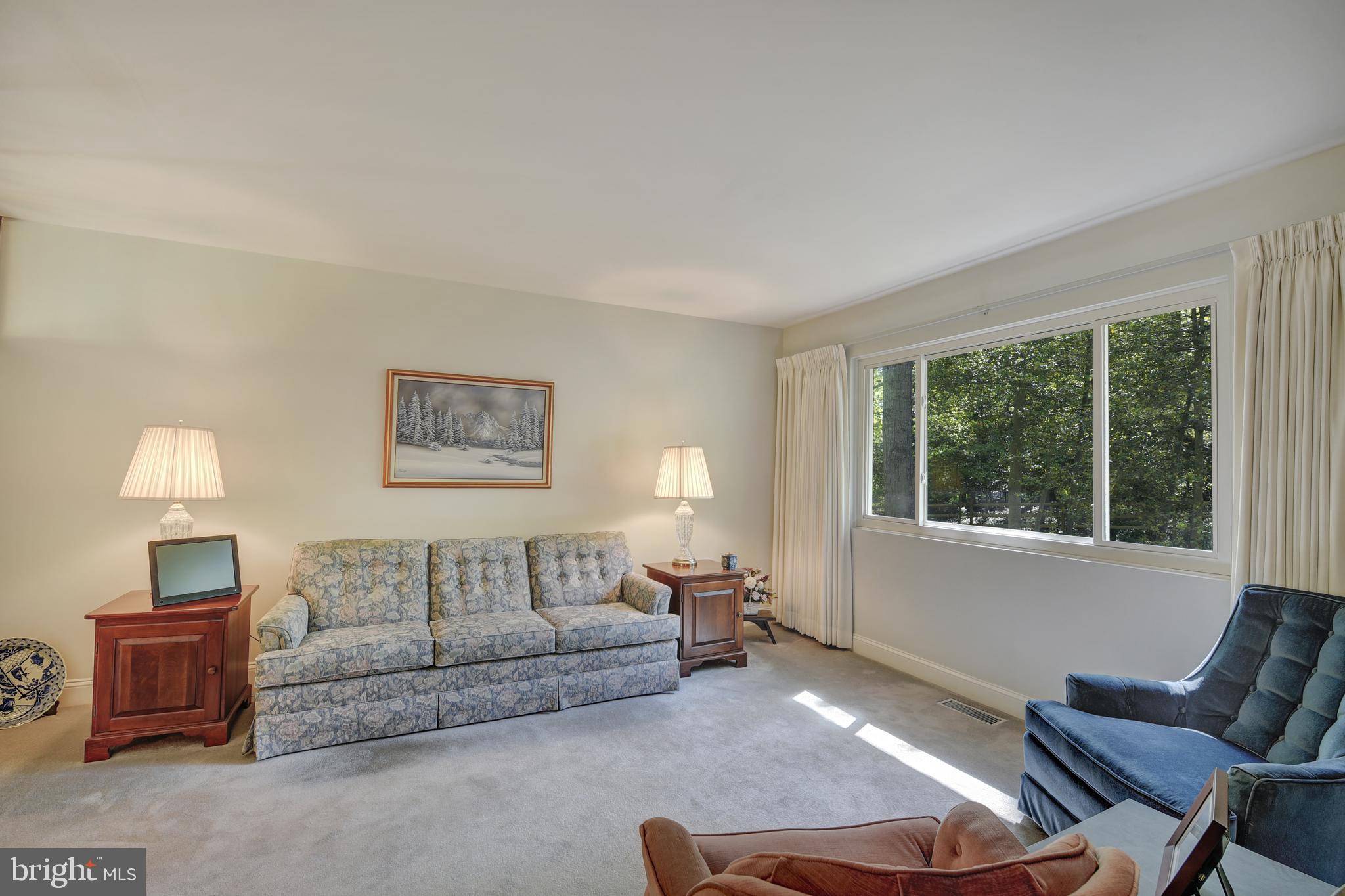 SUNRISE BEACH - Residential