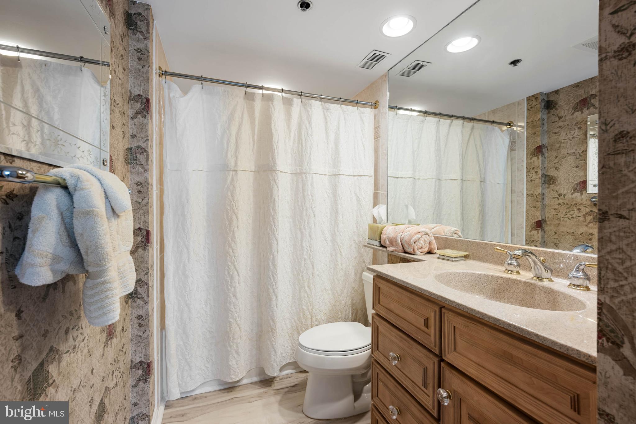 SEA COLONY EAST - Residential