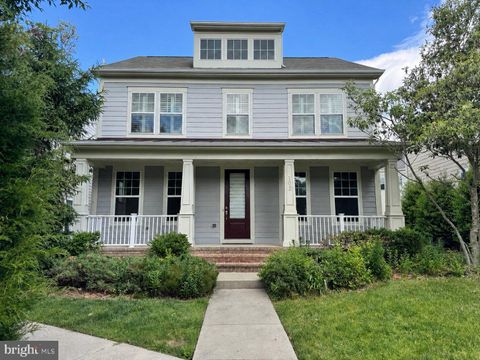 Photo of 102 Pearl Street, HERNDON, VA 20170 (MLS # VAFX2311058)