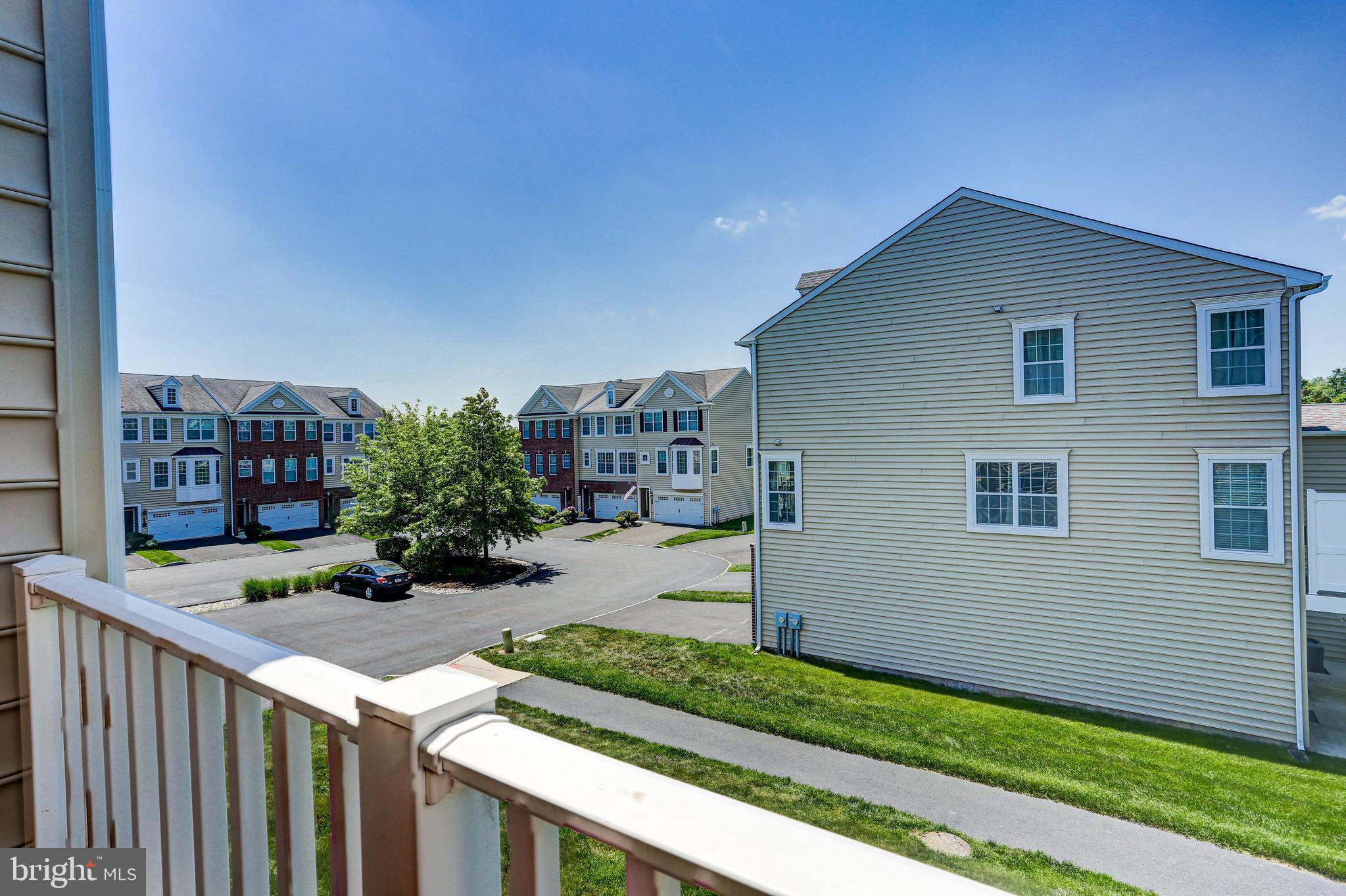 VILL AT COUNTRY VIEW - Residential