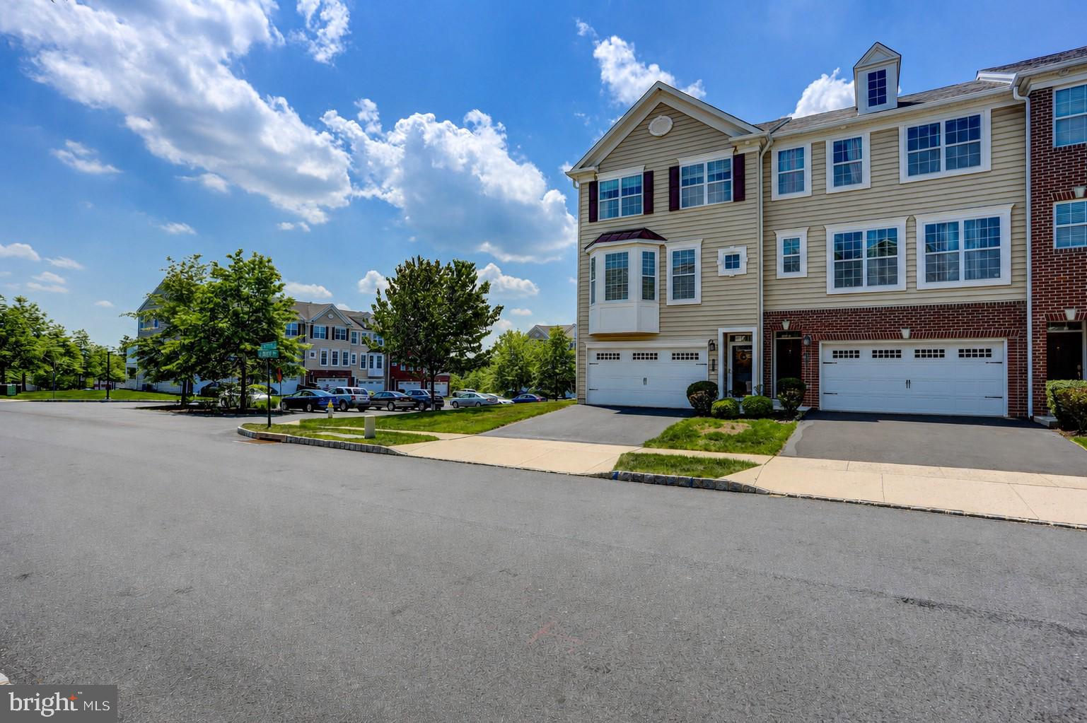 VILL AT COUNTRY VIEW - Residential
