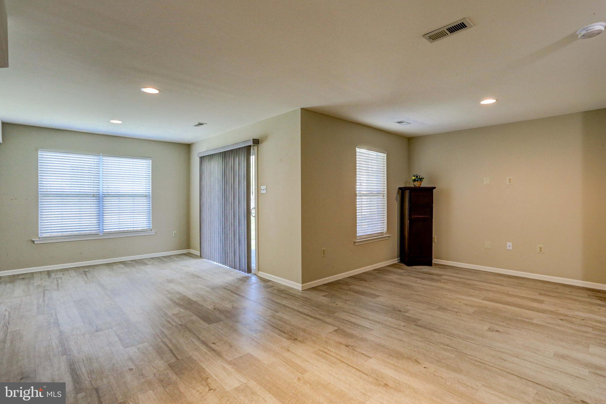 VILL AT COUNTRY VIEW - Residential