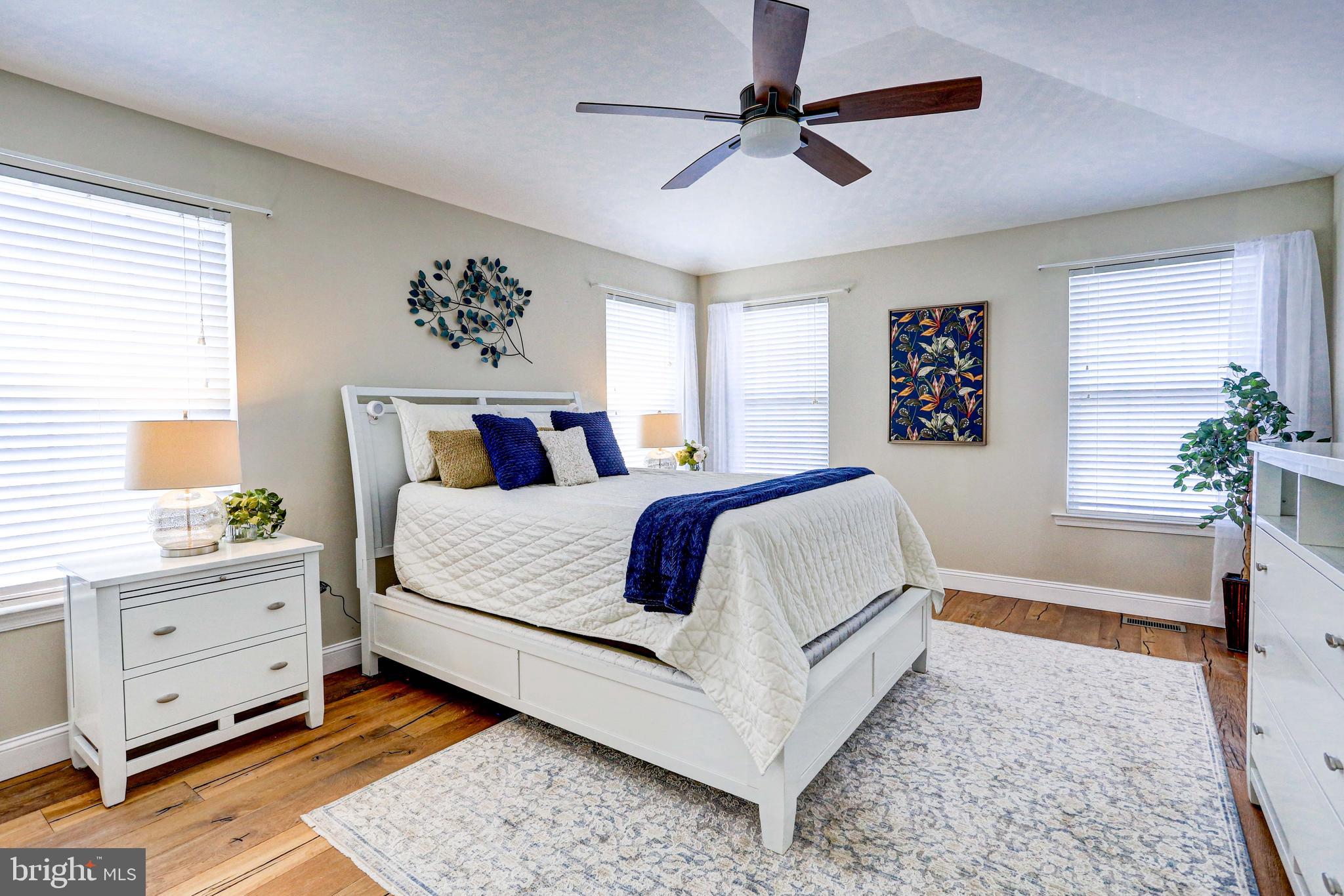 VILL AT COUNTRY VIEW - Residential