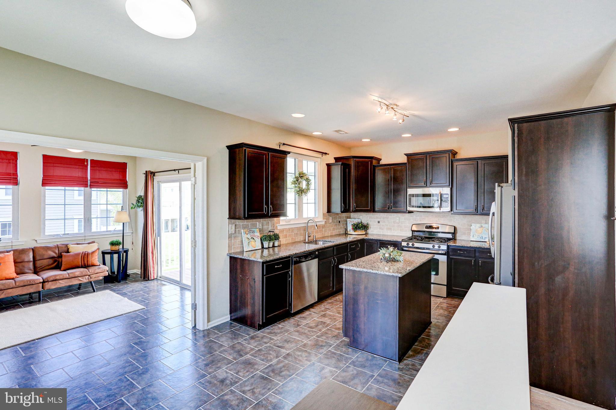 VILL AT COUNTRY VIEW - Residential