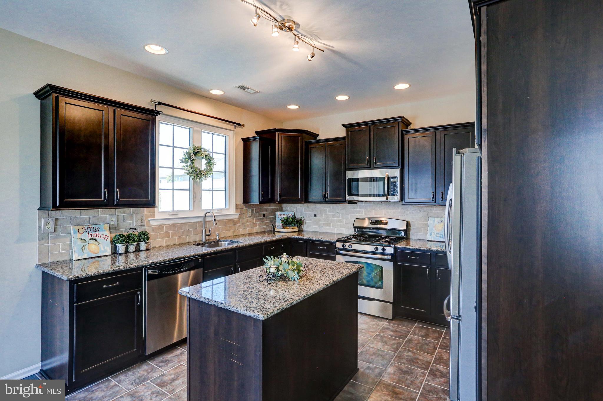 VILL AT COUNTRY VIEW - Residential