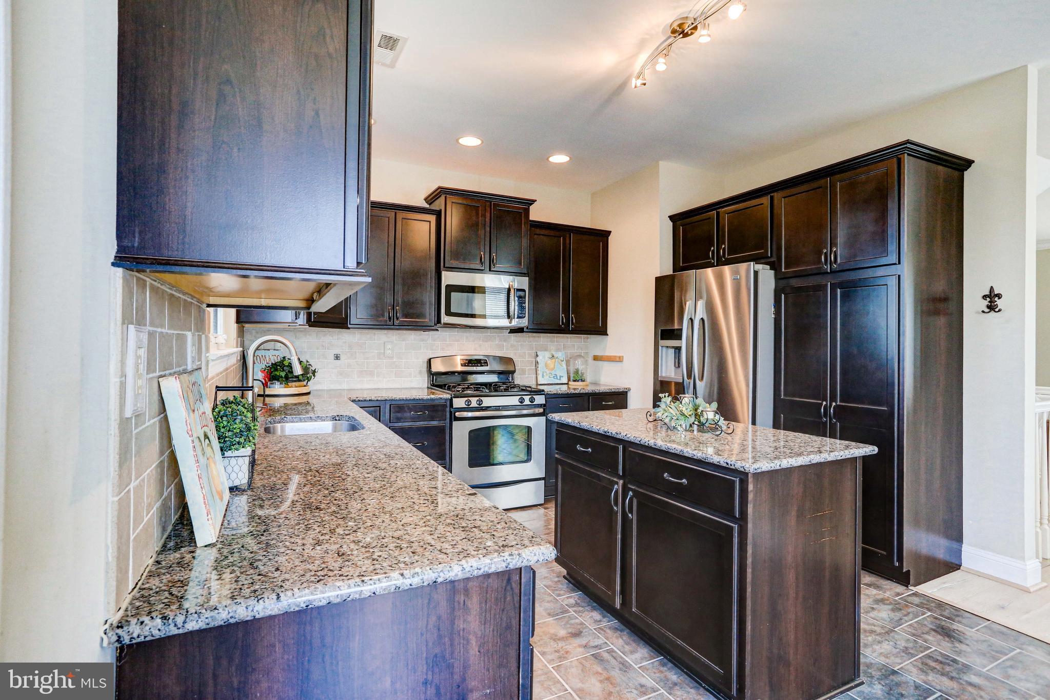 VILL AT COUNTRY VIEW - Residential