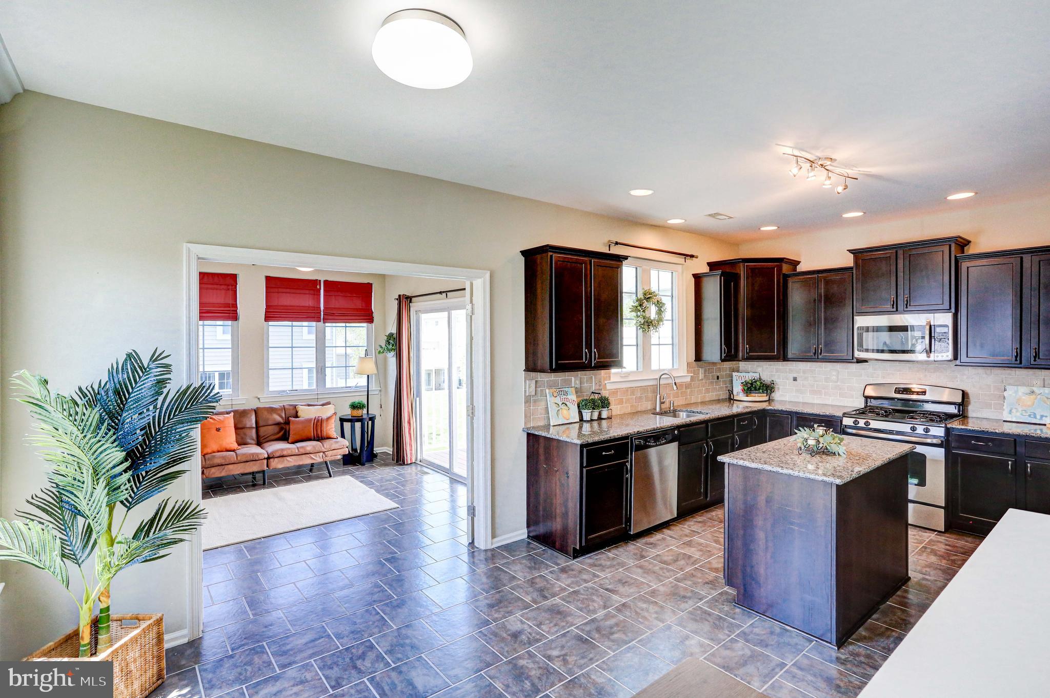 VILL AT COUNTRY VIEW - Residential