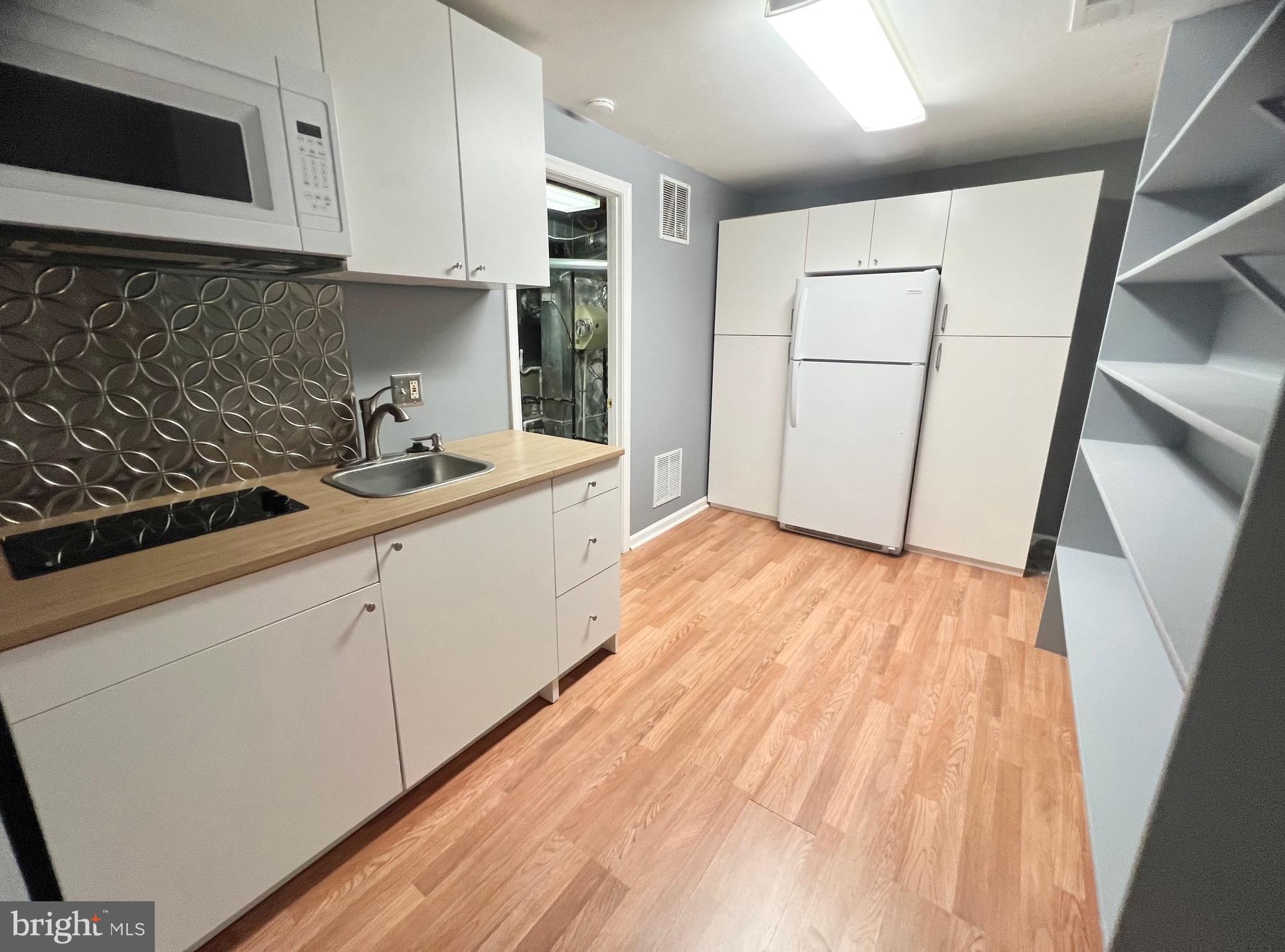 HAMPTON OAKS - Residential