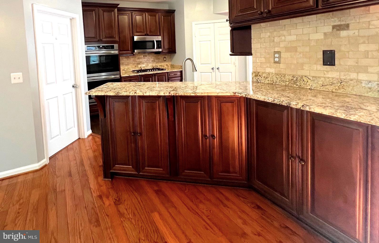 HAMPTON OAKS - Residential