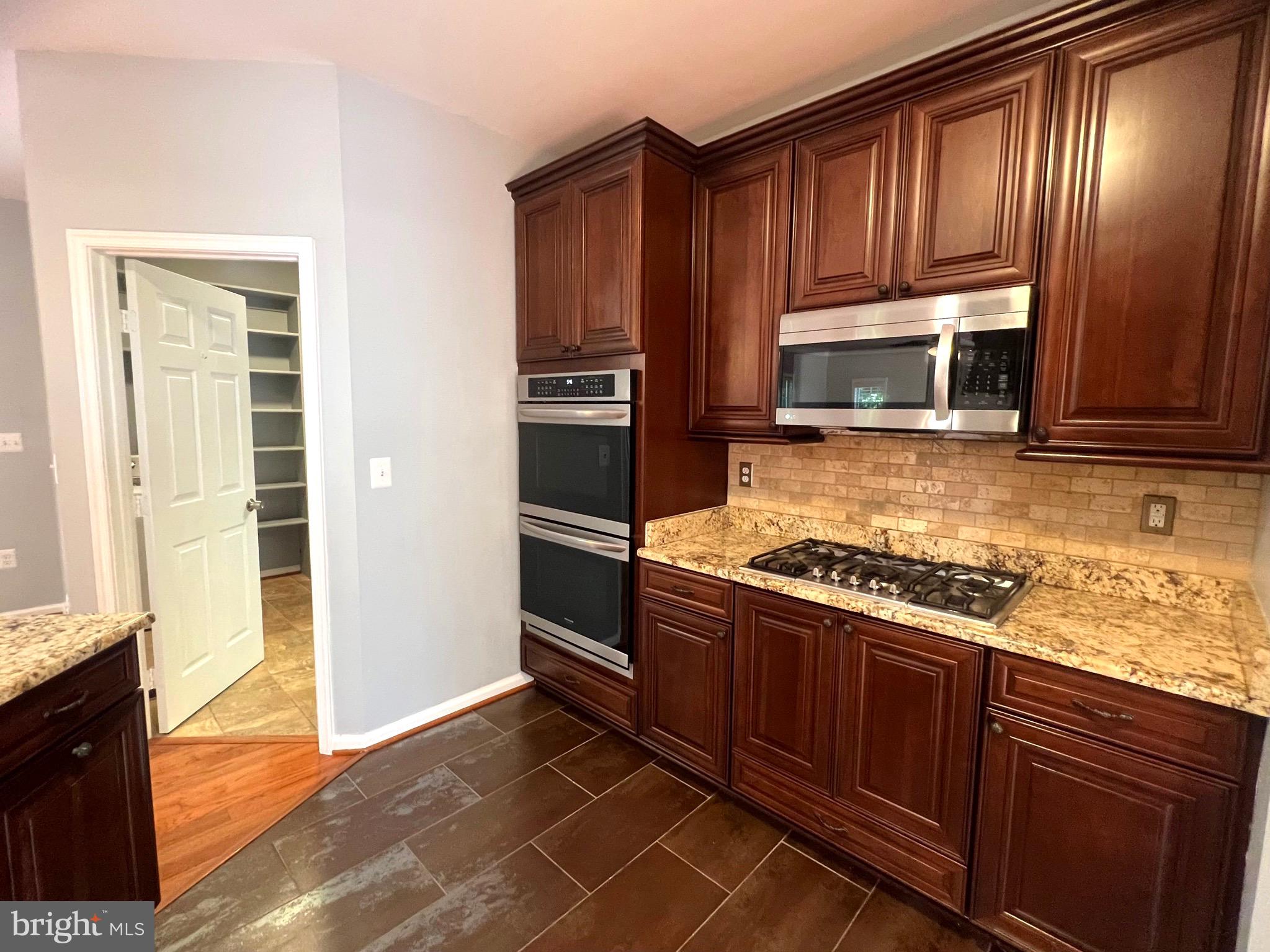 HAMPTON OAKS - Residential