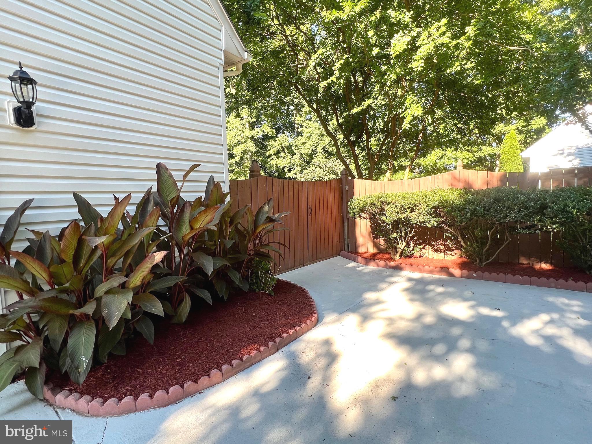 HAMPTON OAKS - Residential