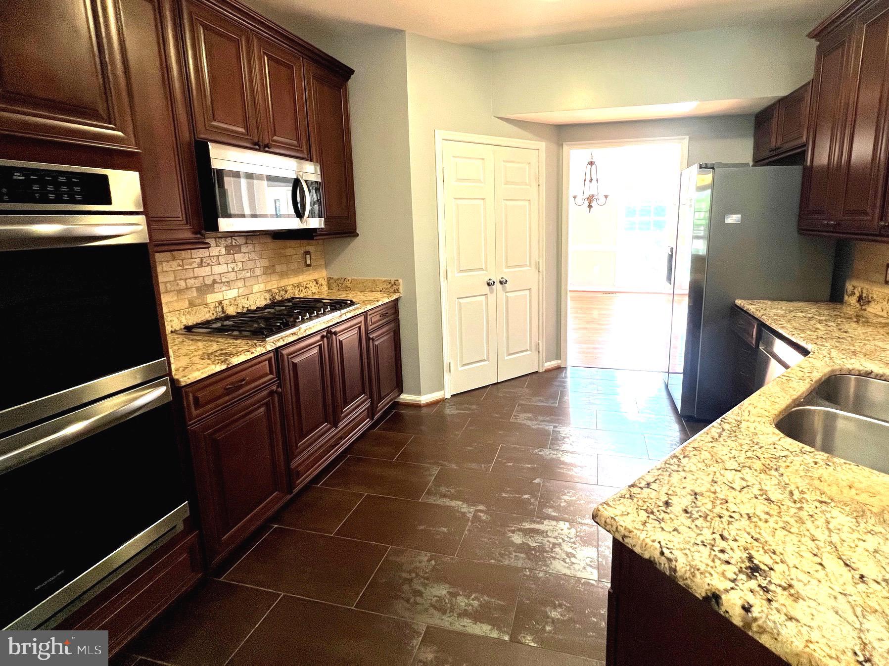 HAMPTON OAKS - Residential