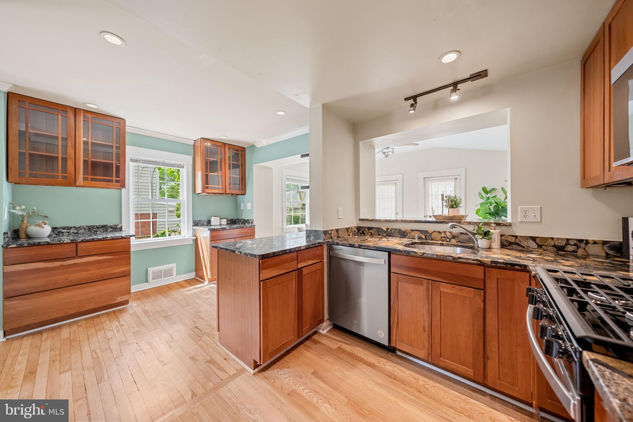 JEFFERSON MANOR - Residential