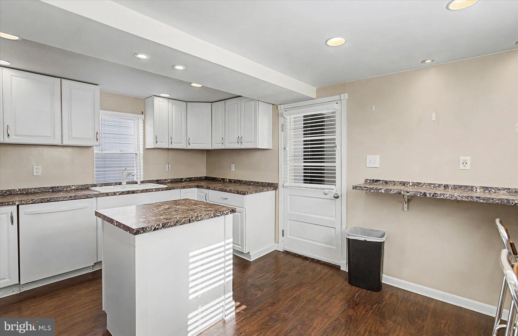 EDGEMERE/SPARROWS POINT - Residential