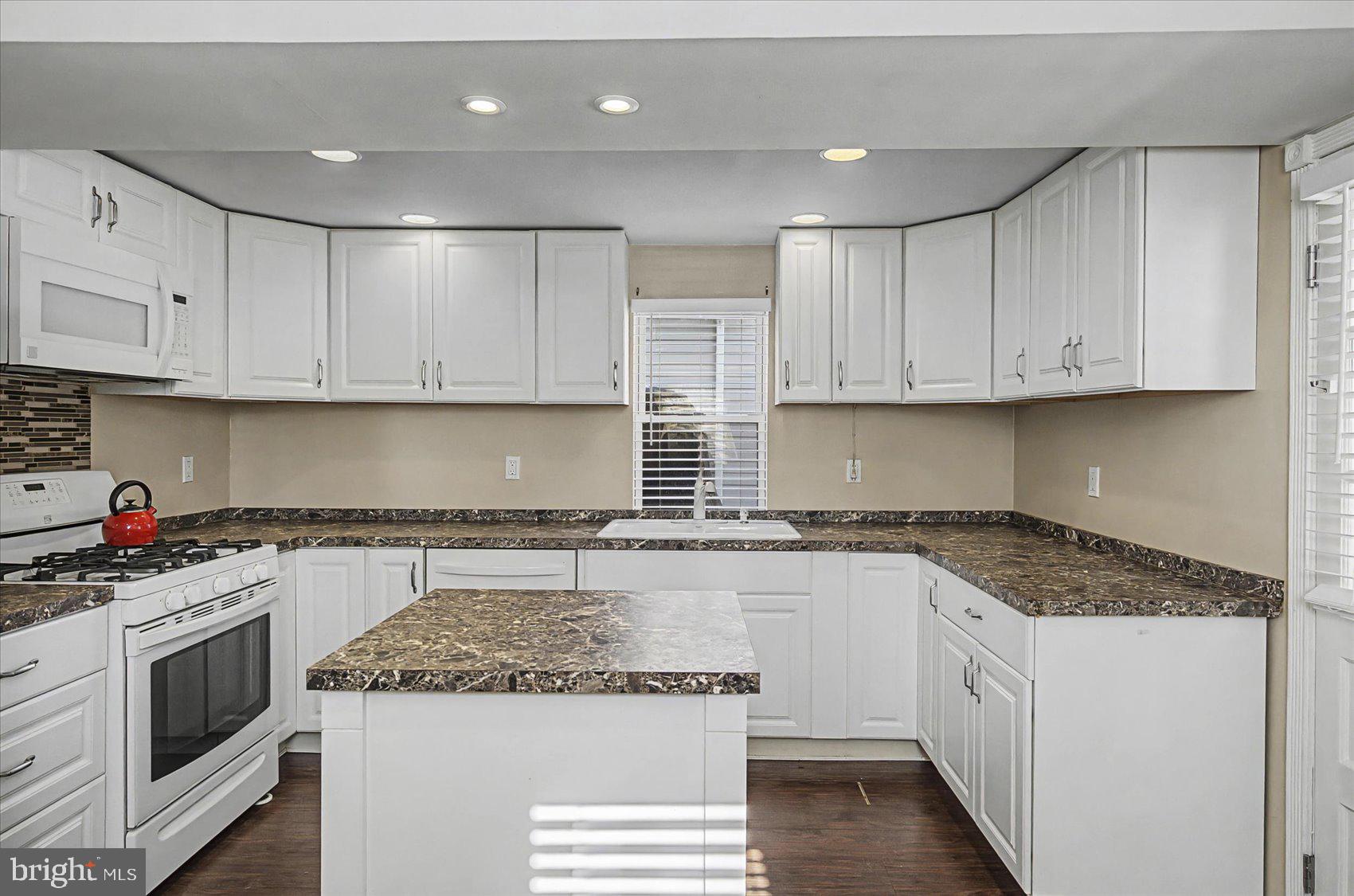 EDGEMERE/SPARROWS POINT - Residential