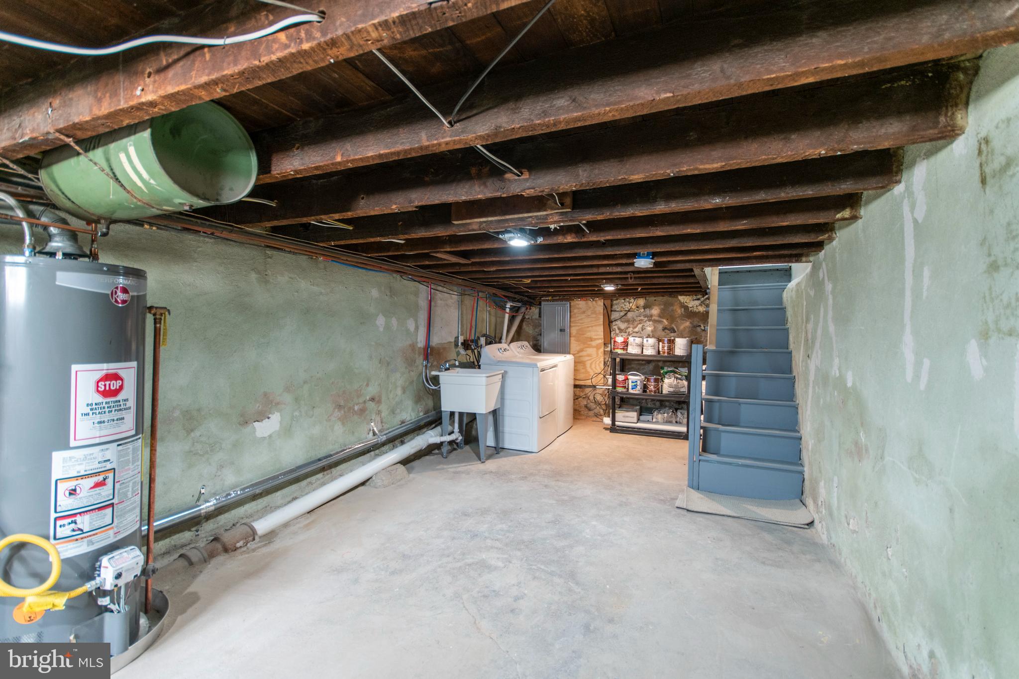 PORT RICHMOND - Residential Lease