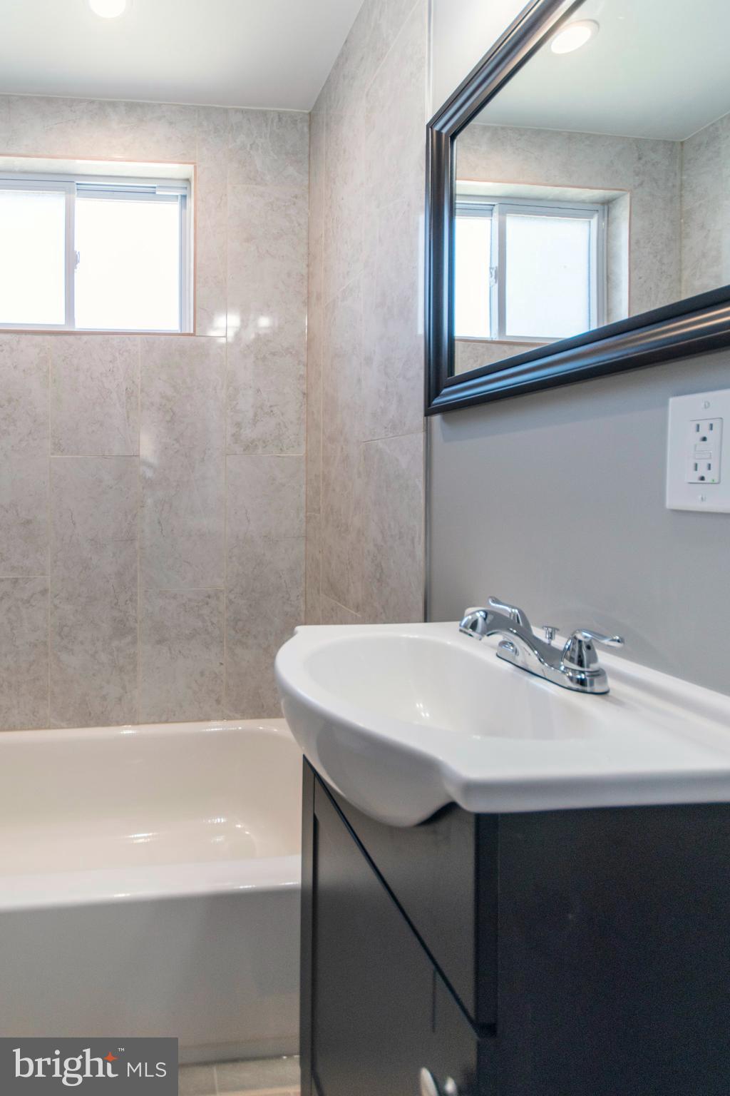 PORT RICHMOND - Residential Lease