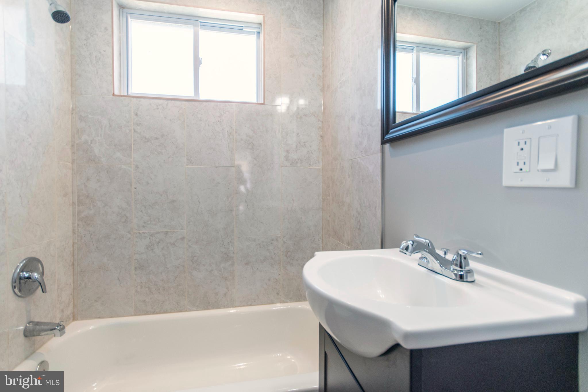 PORT RICHMOND - Residential Lease