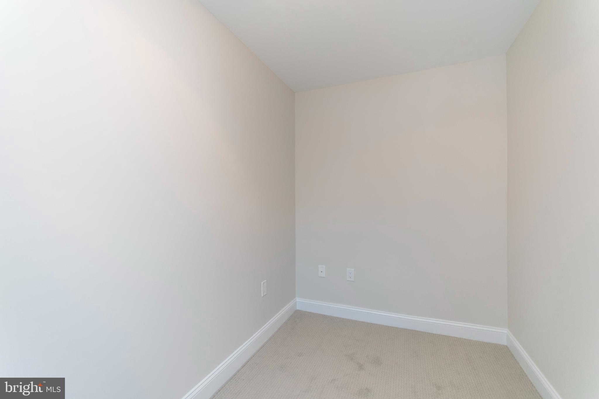 PORT RICHMOND - Residential Lease