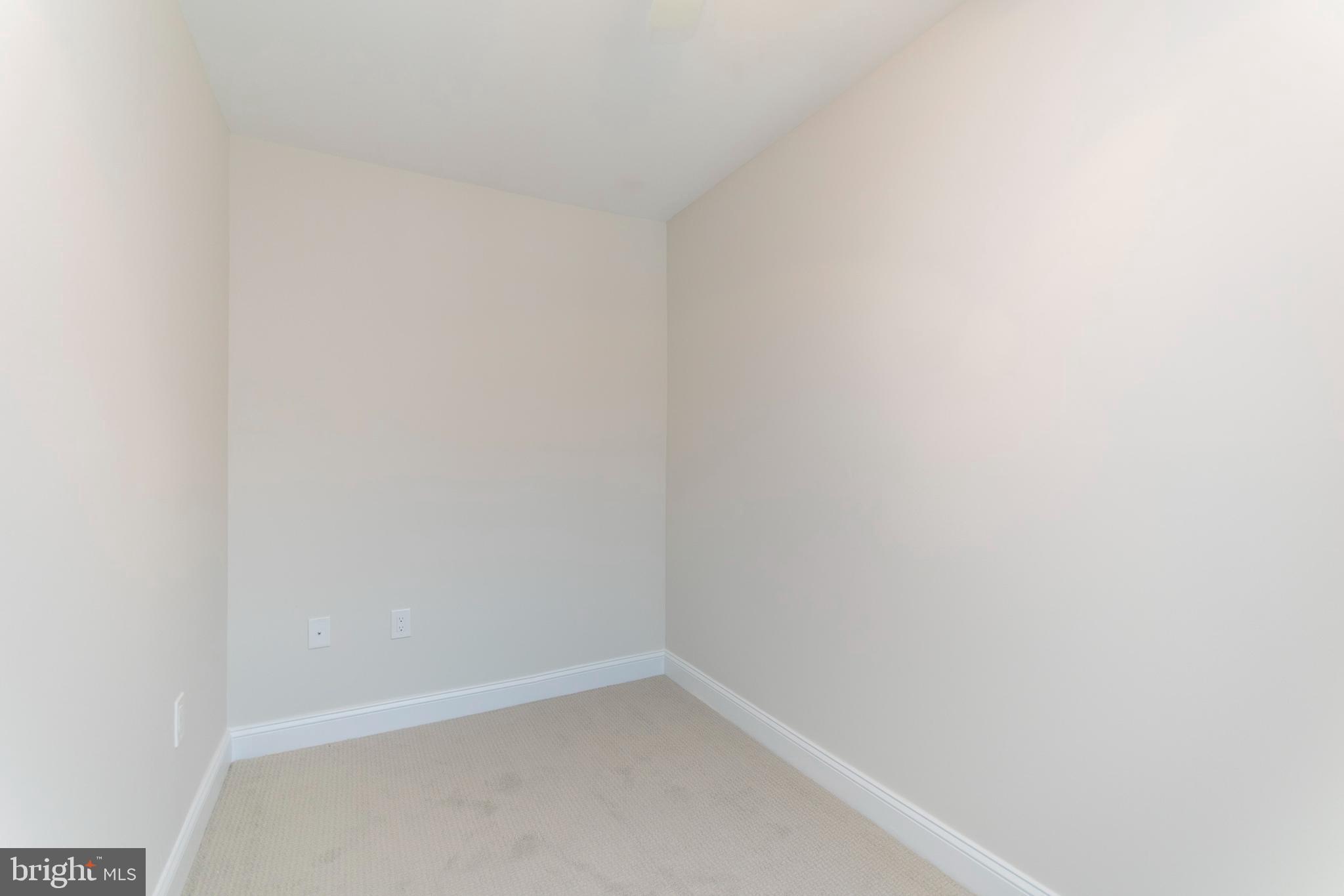 PORT RICHMOND - Residential Lease