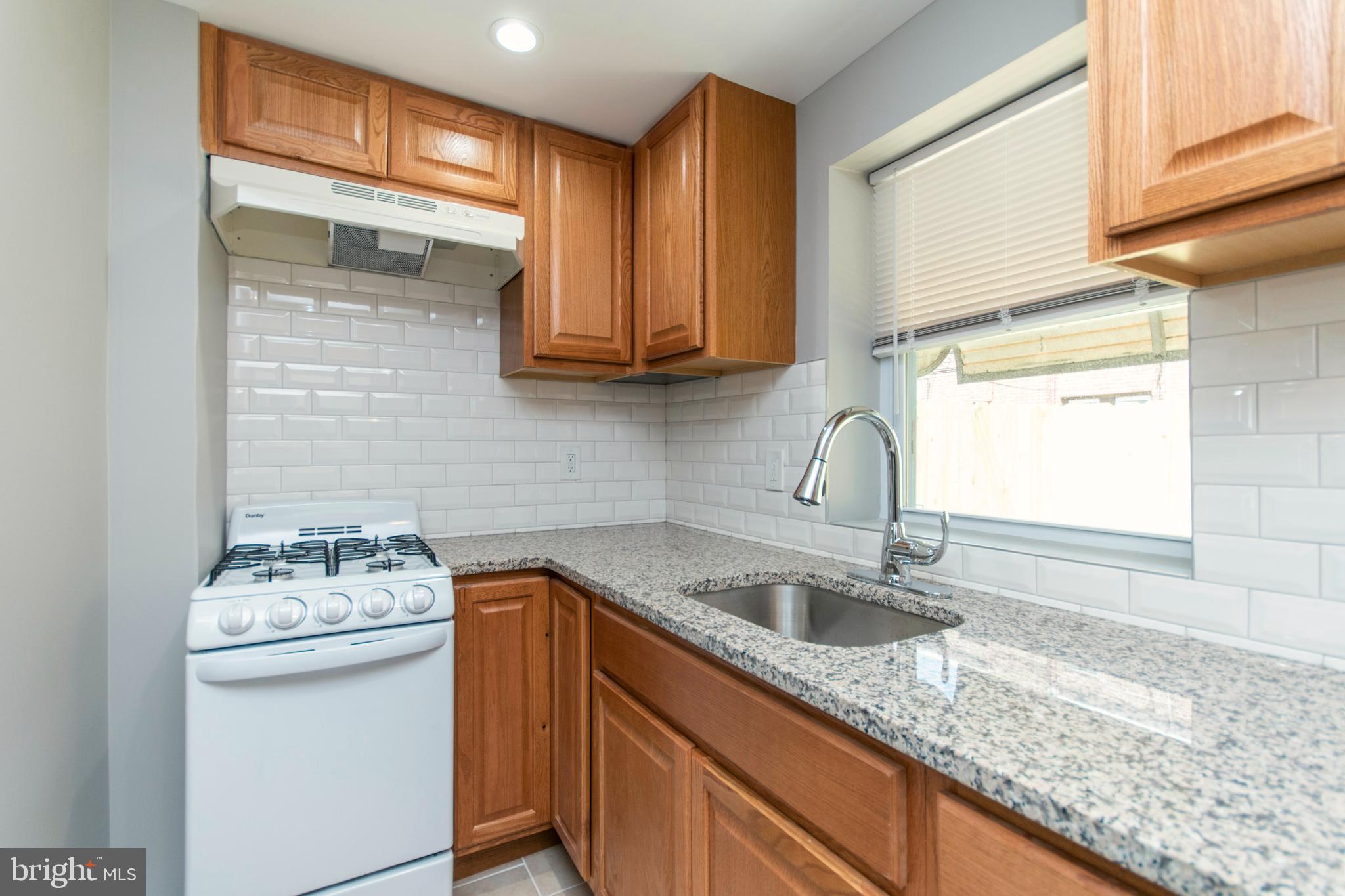 PORT RICHMOND - Residential Lease