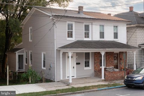 Townhouse For Sale - 130 E John Street<br/> Berkeley County, MARTINSBURG, WV 25401