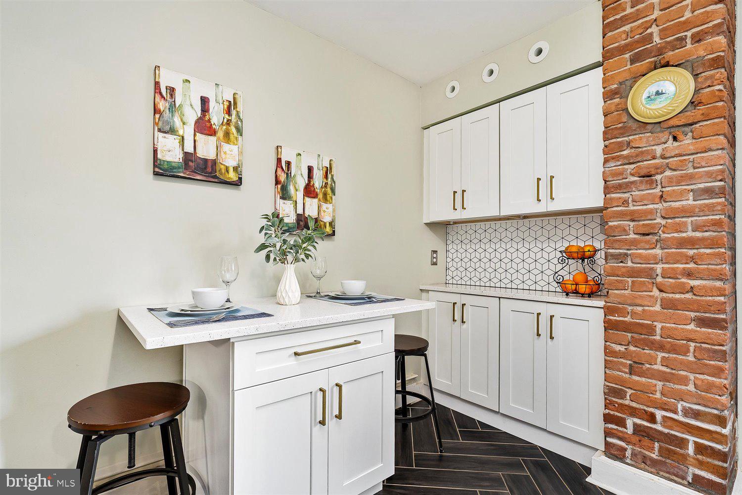 LAKE ROLAND - Residential