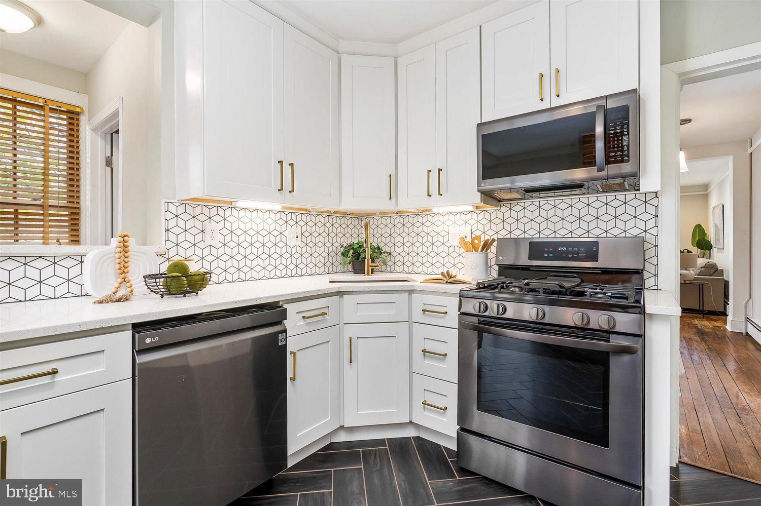 LAKE ROLAND - Residential