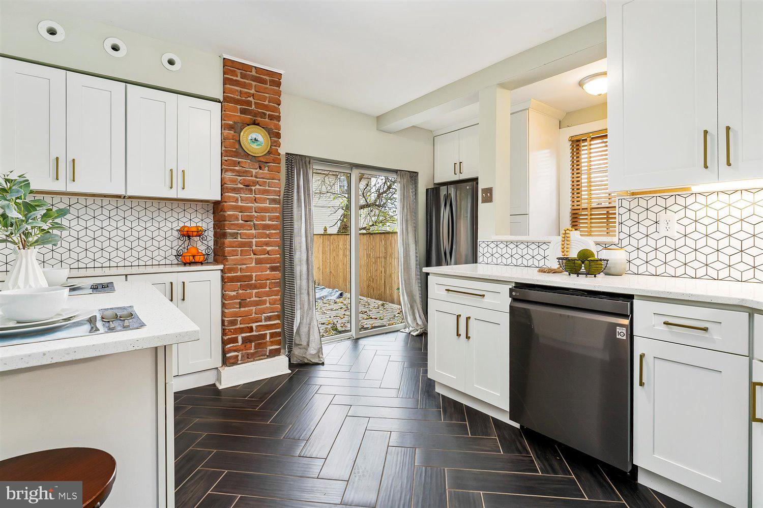 LAKE ROLAND - Residential