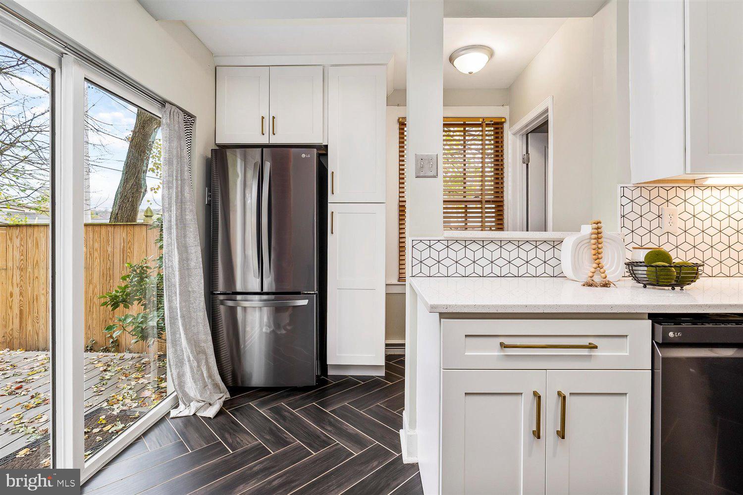 LAKE ROLAND - Residential