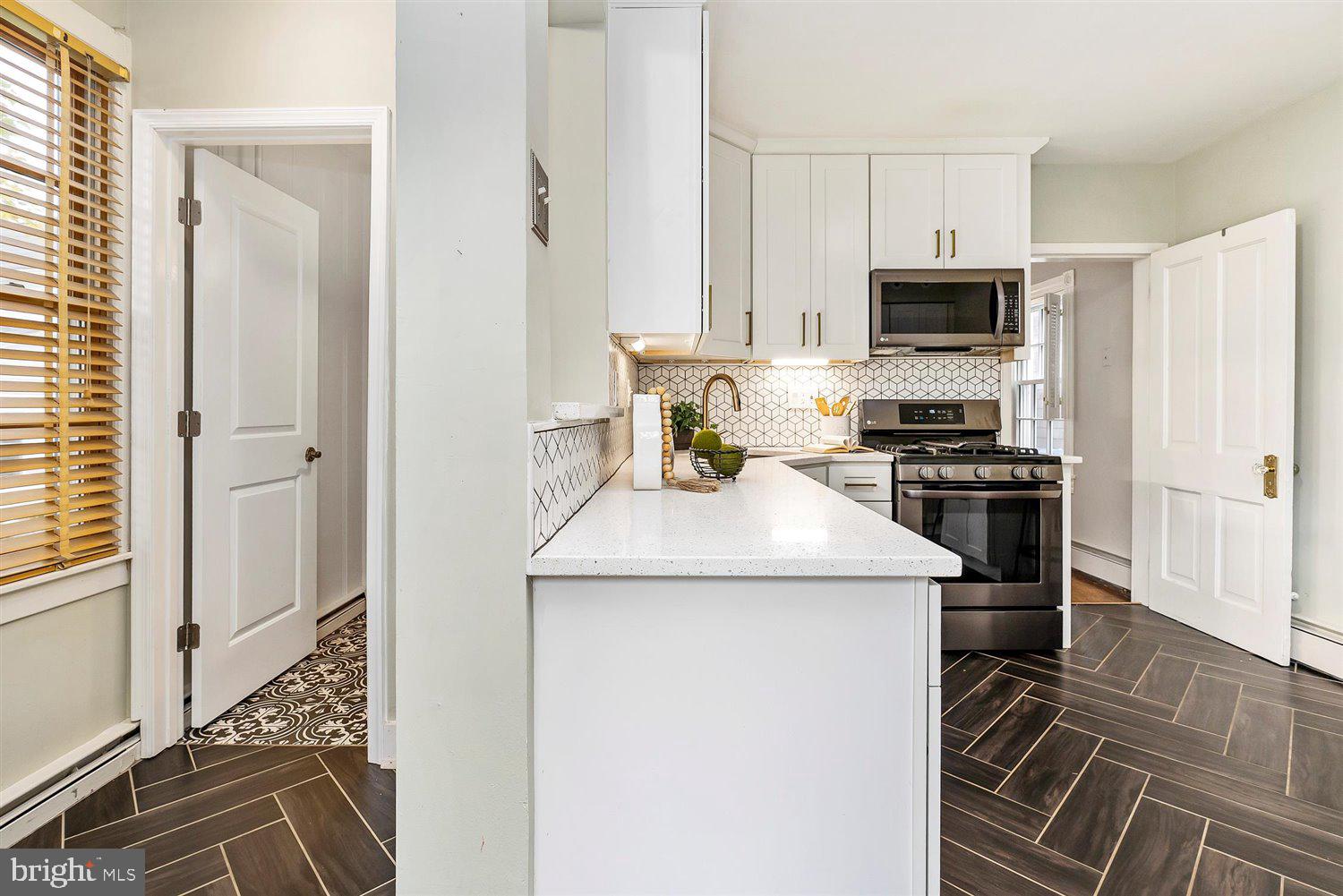 LAKE ROLAND - Residential