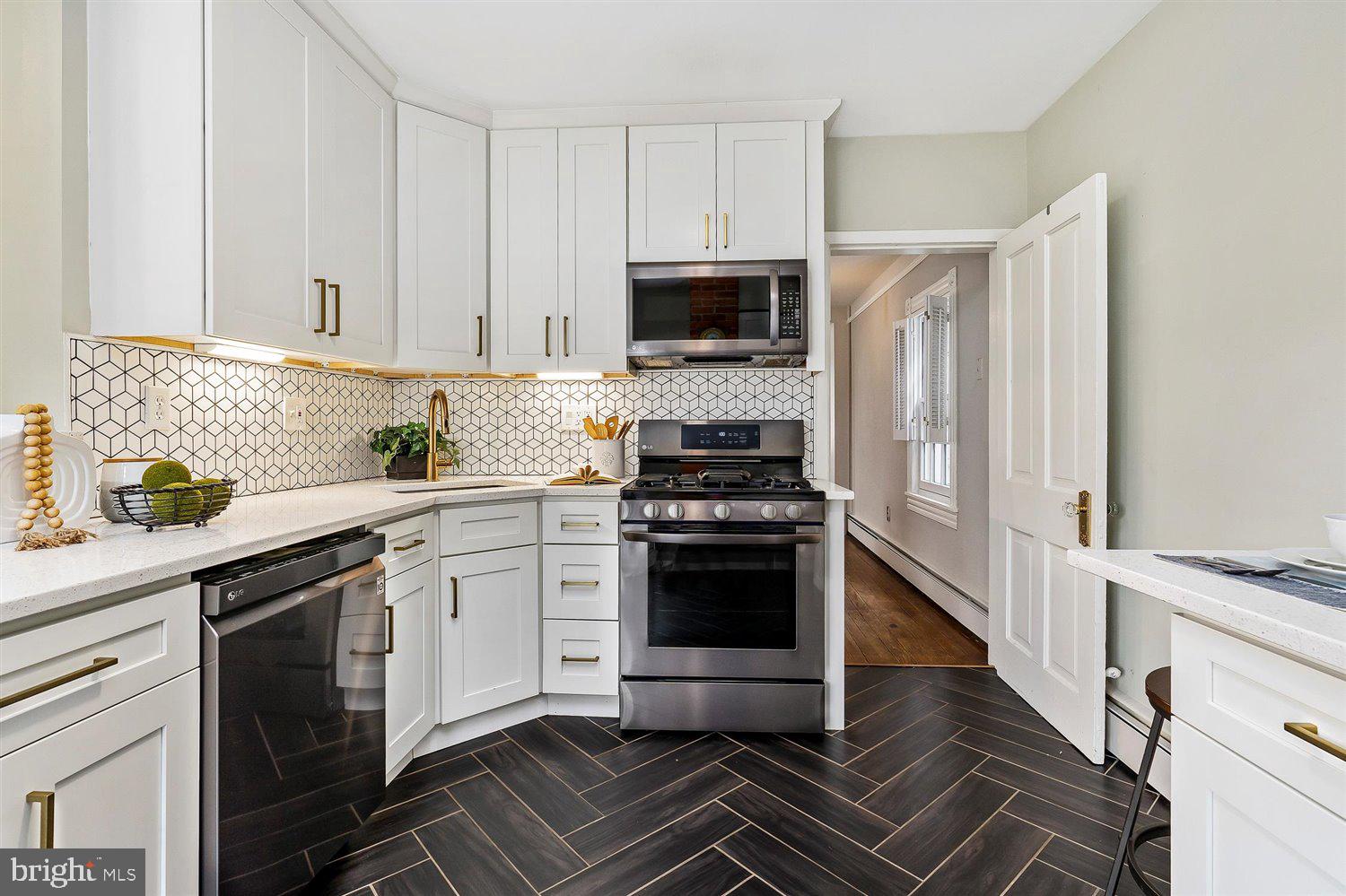 LAKE ROLAND - Residential