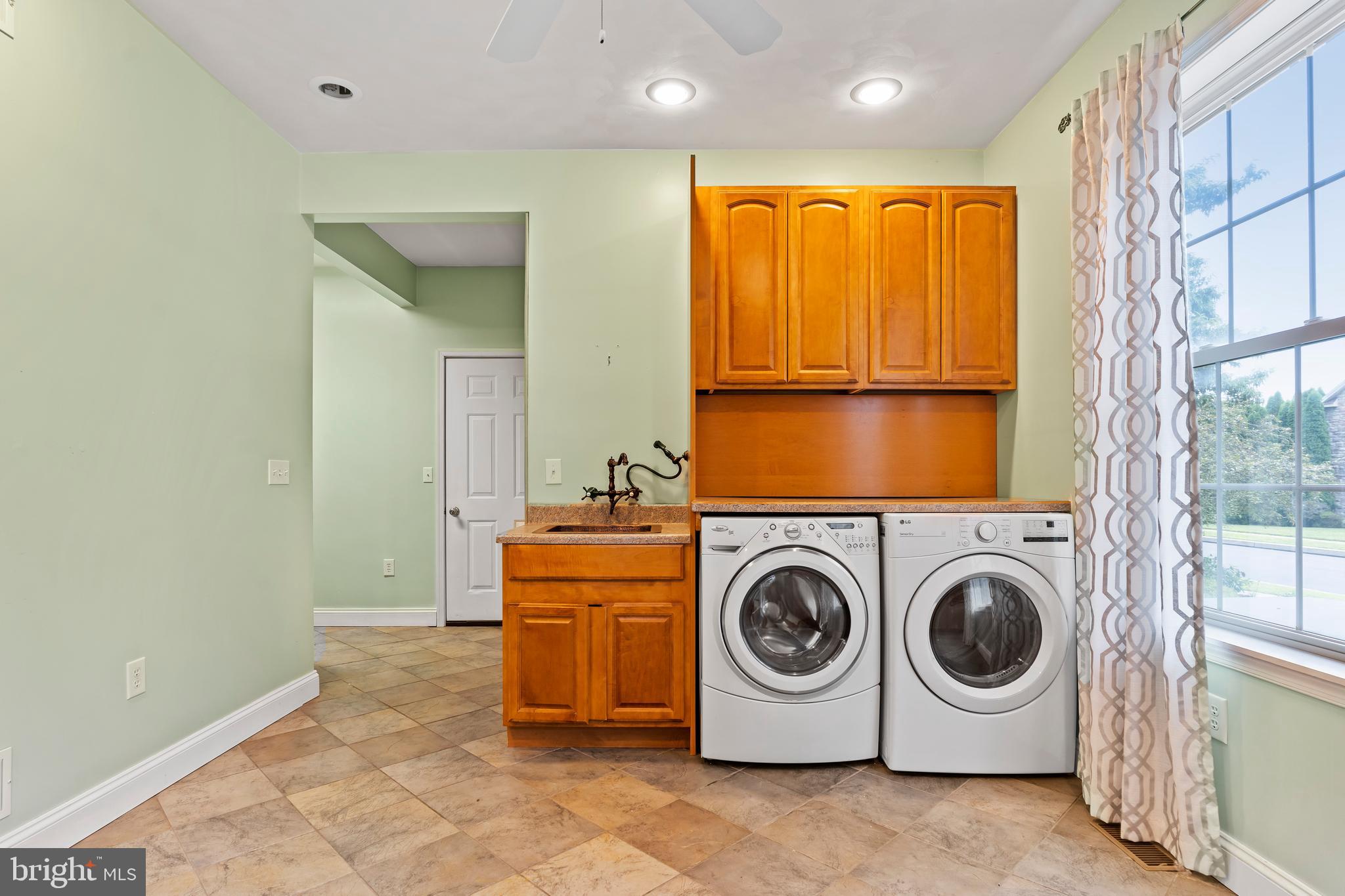 WESTBURY - Residential