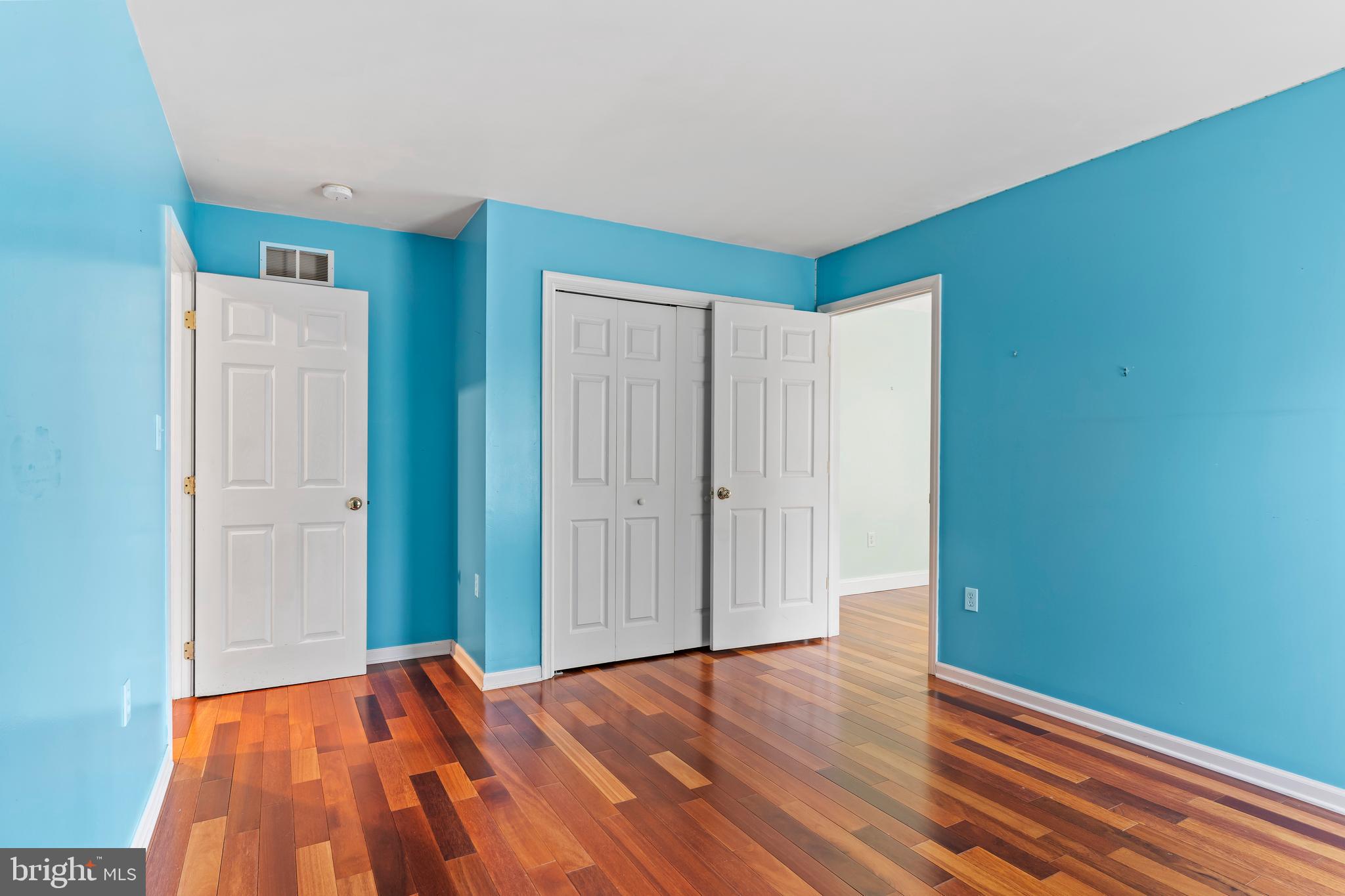 WESTBURY - Residential