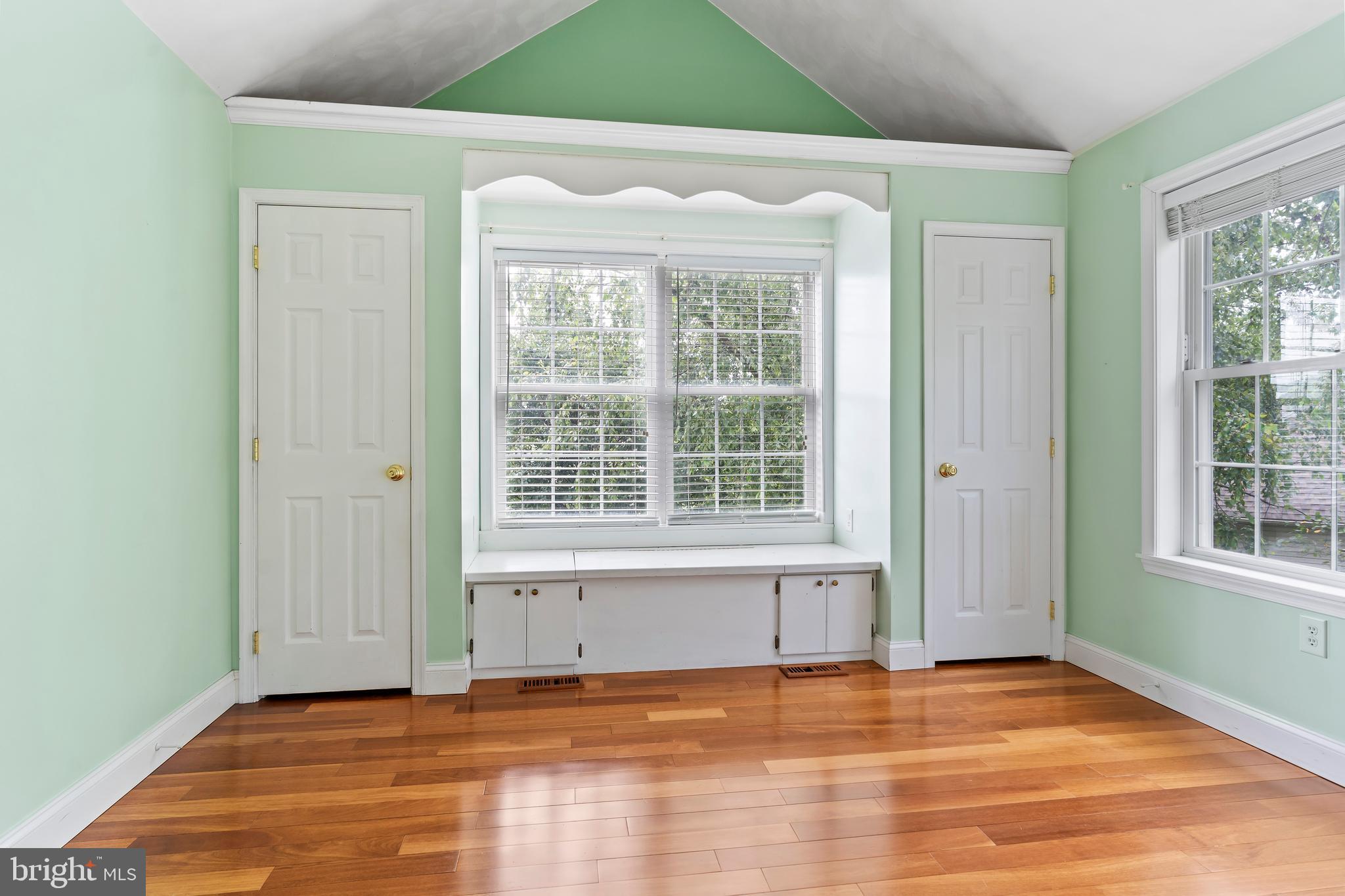 WESTBURY - Residential