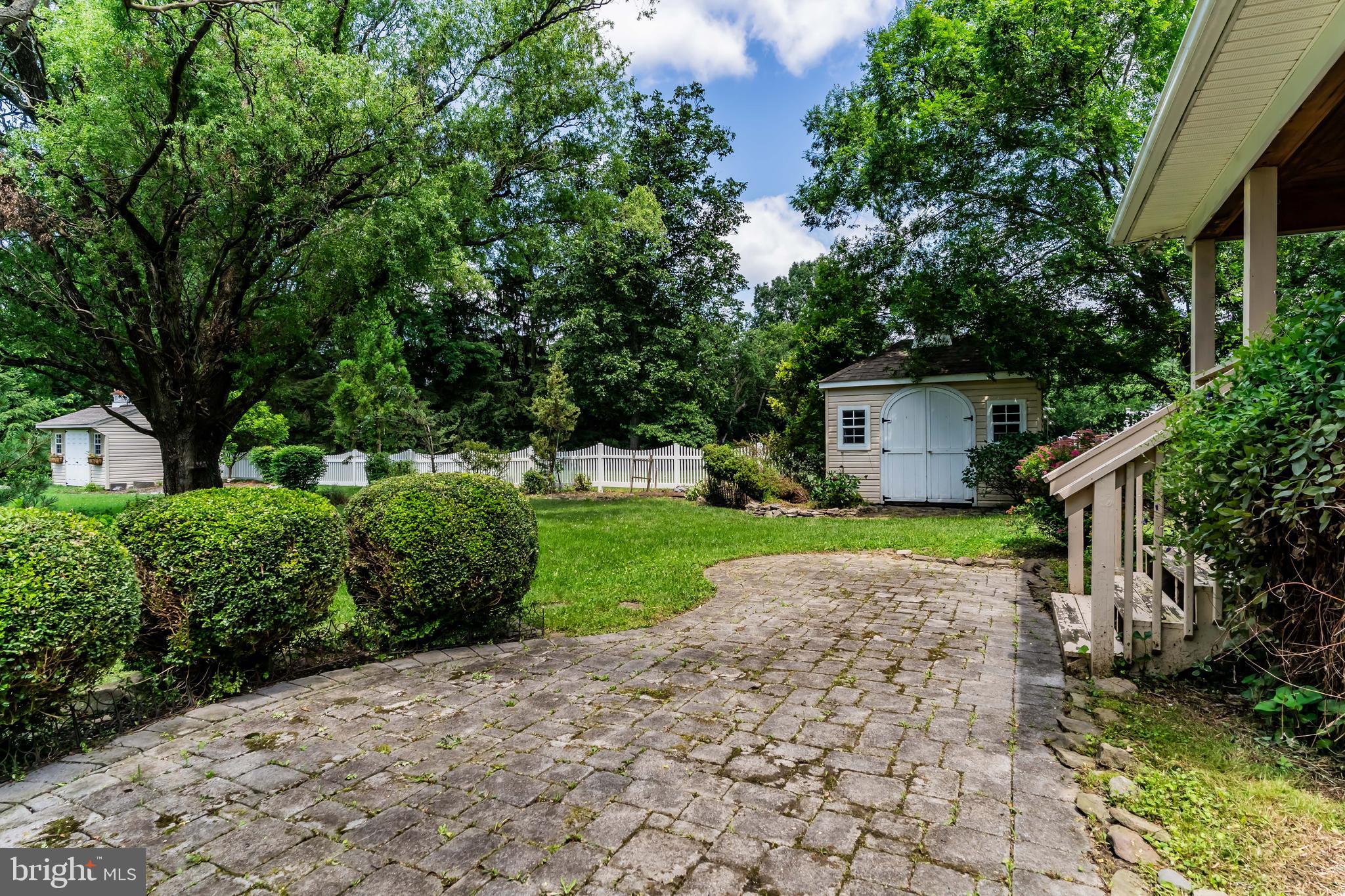 WESTBURY - Residential