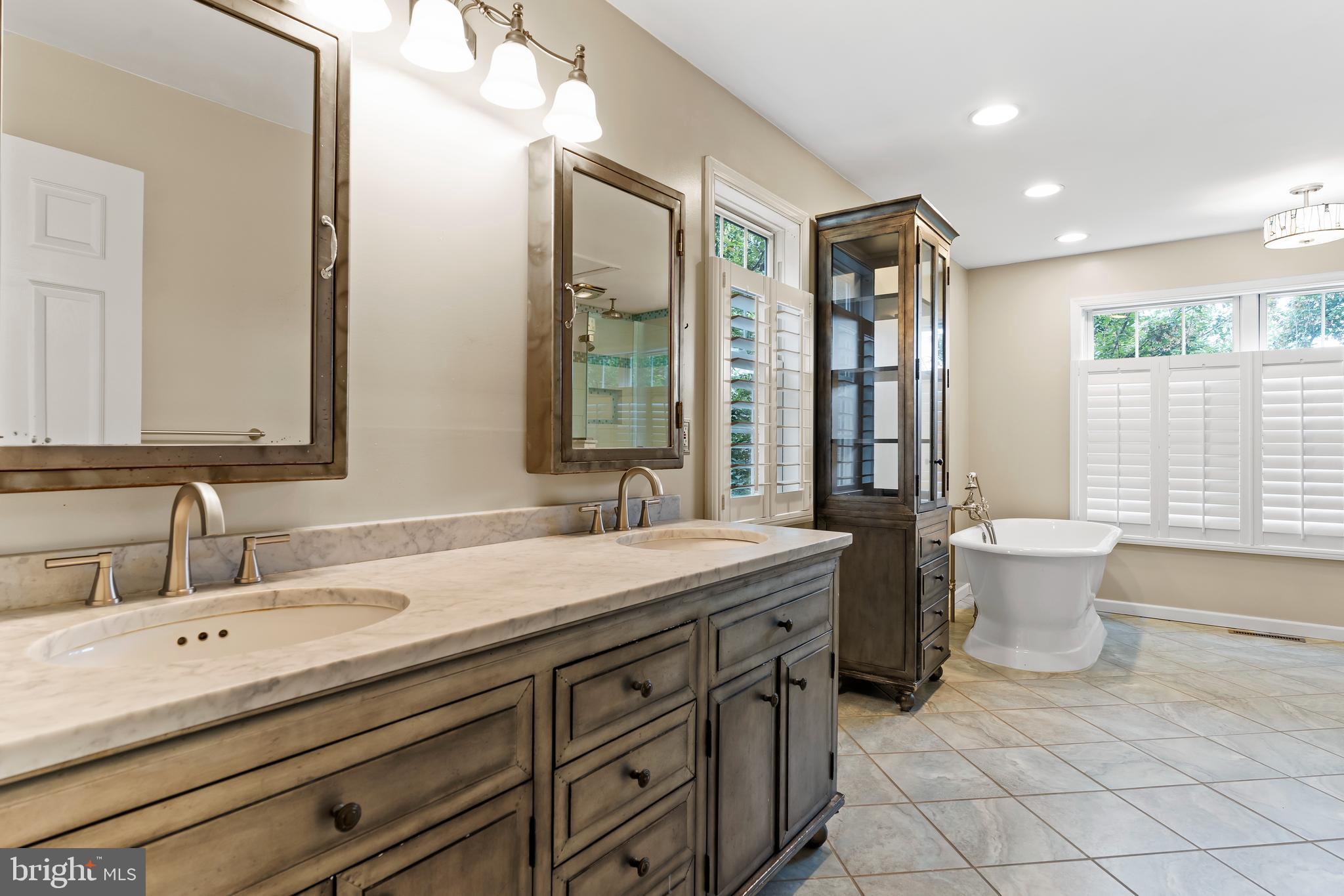 WESTBURY - Residential