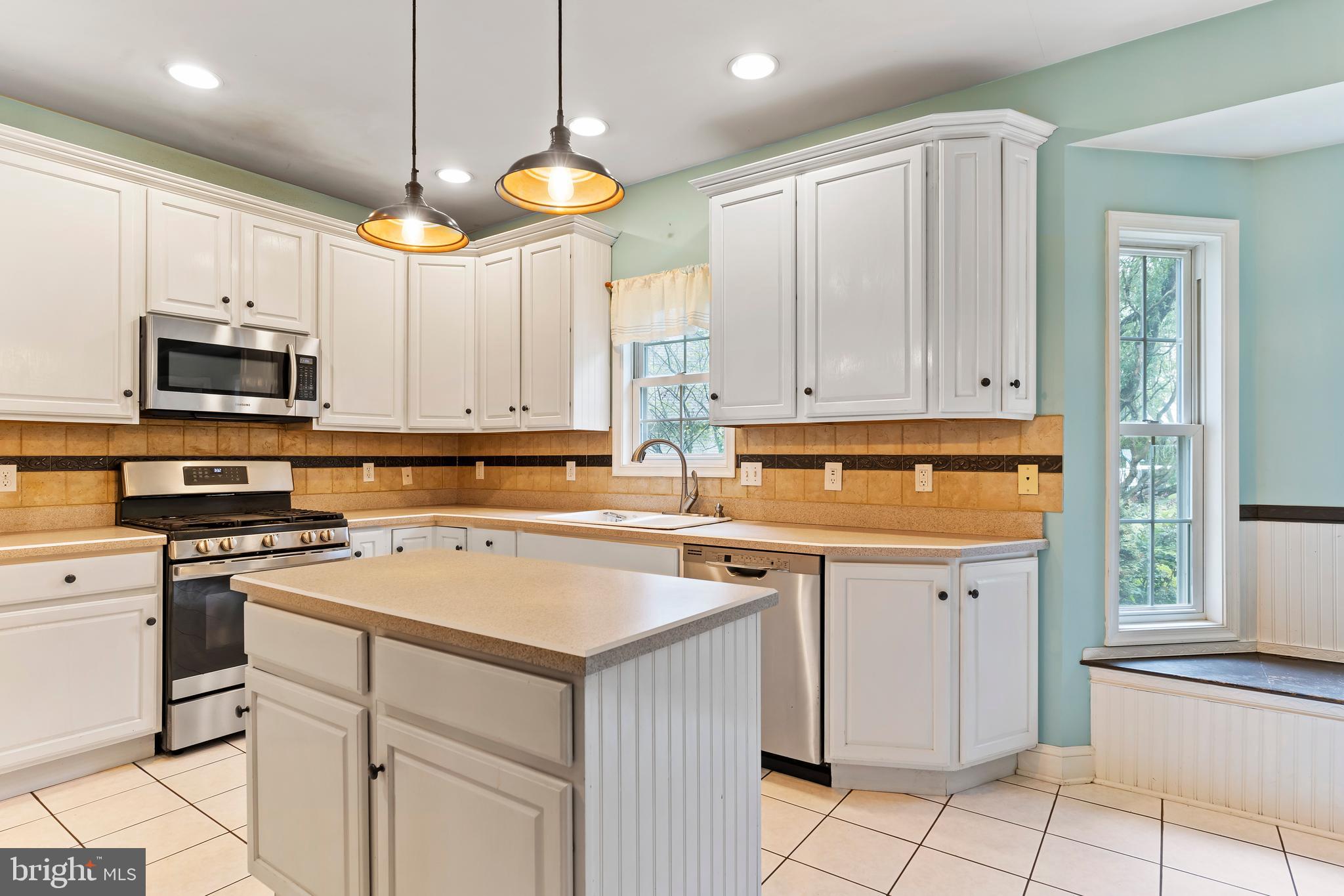 WESTBURY - Residential