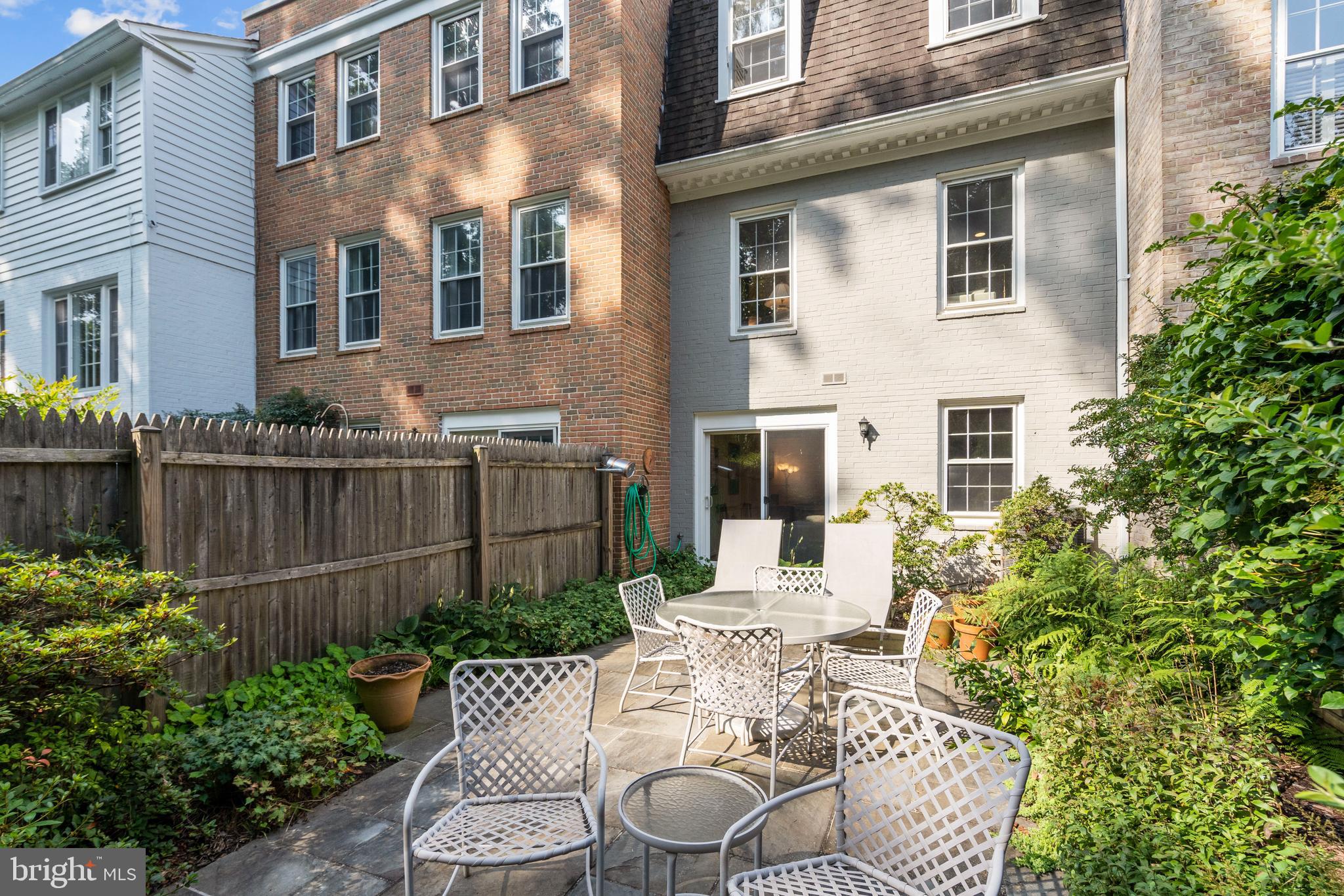 HAMLET PLACE - Residential