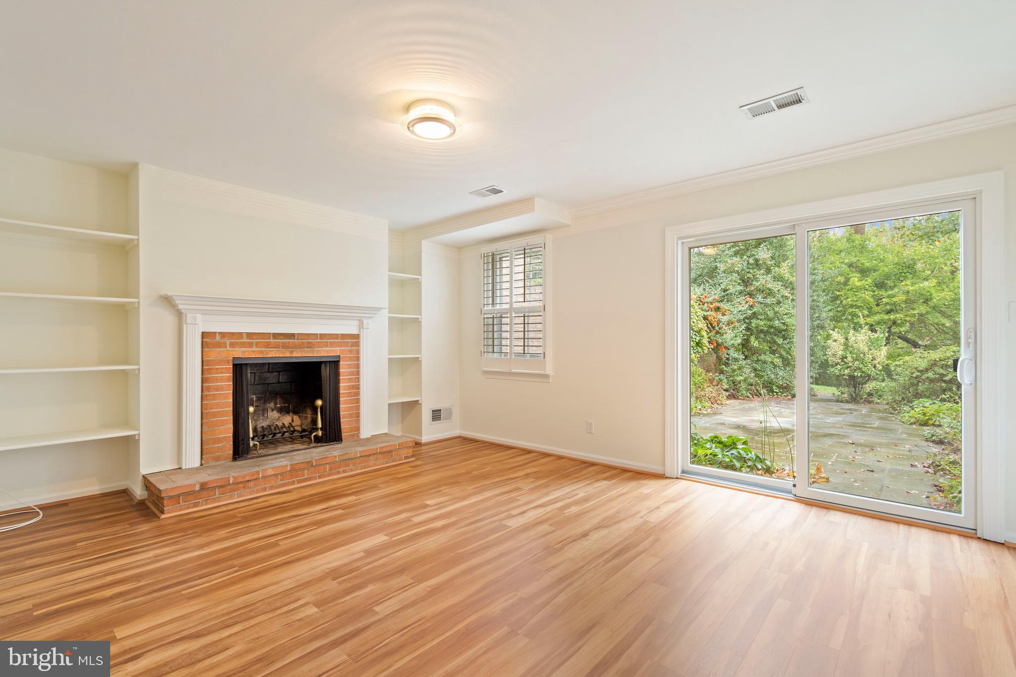 HAMLET PLACE - Residential