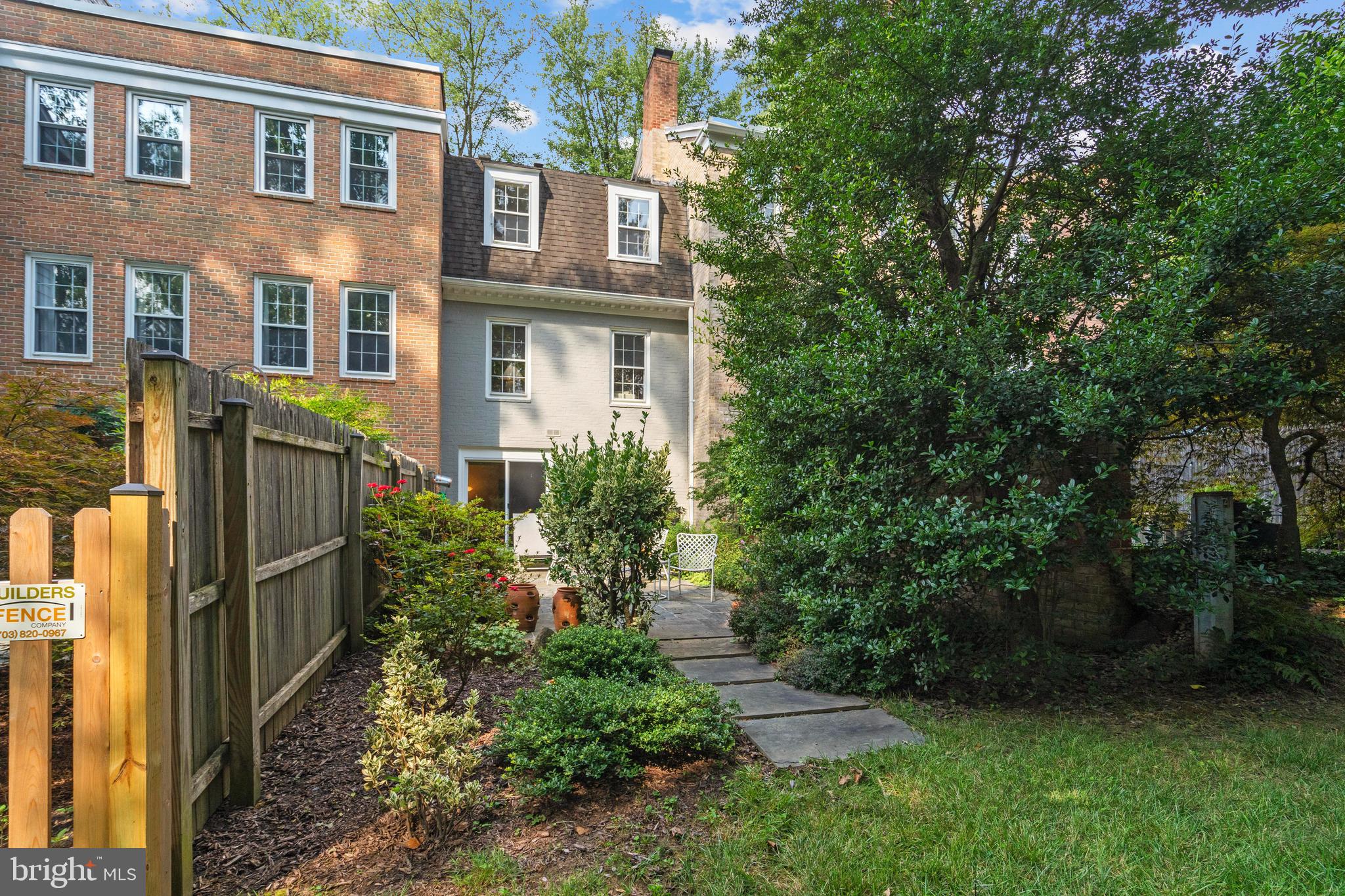 HAMLET PLACE - Residential