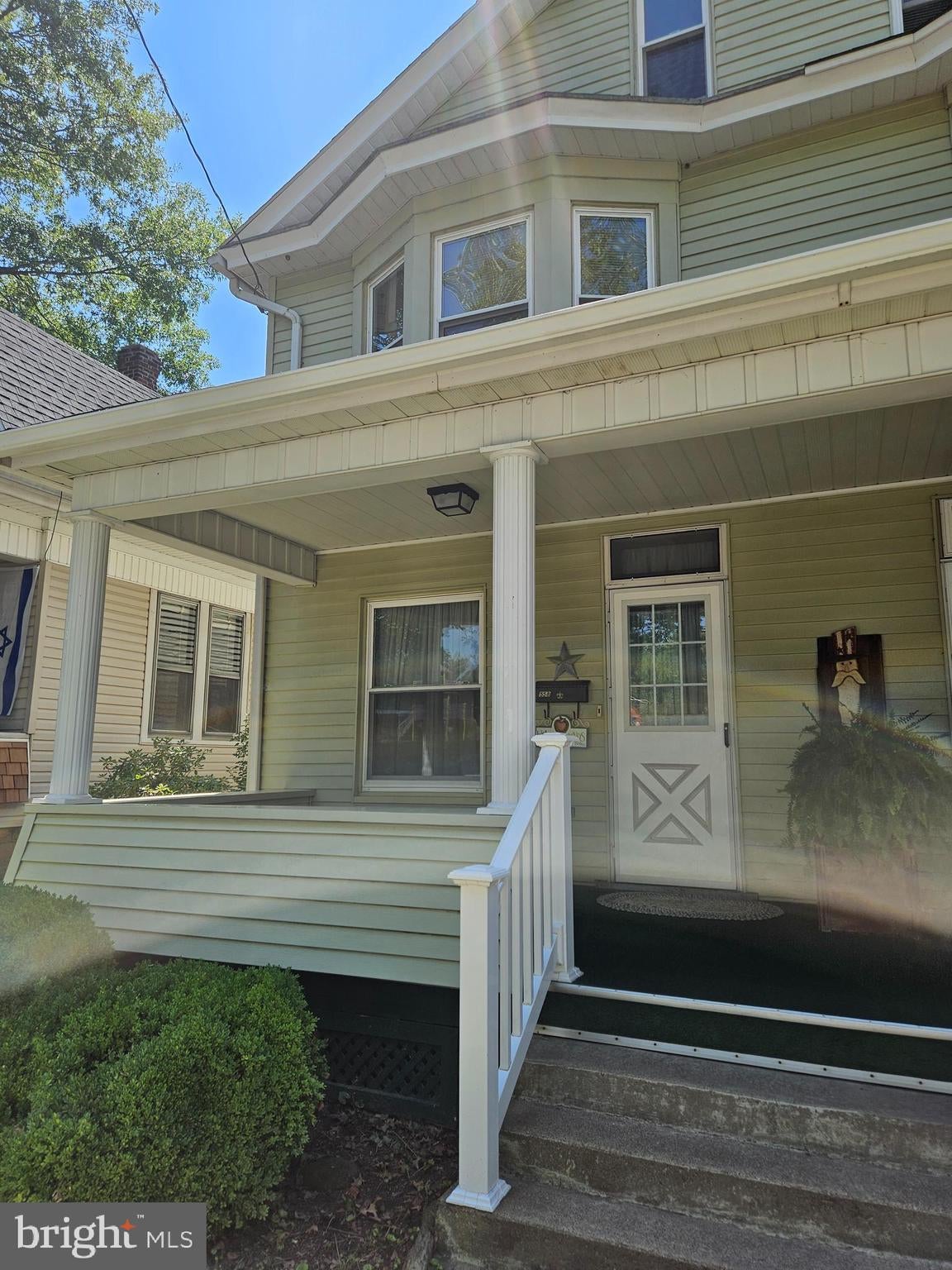 558 CENTER STREET