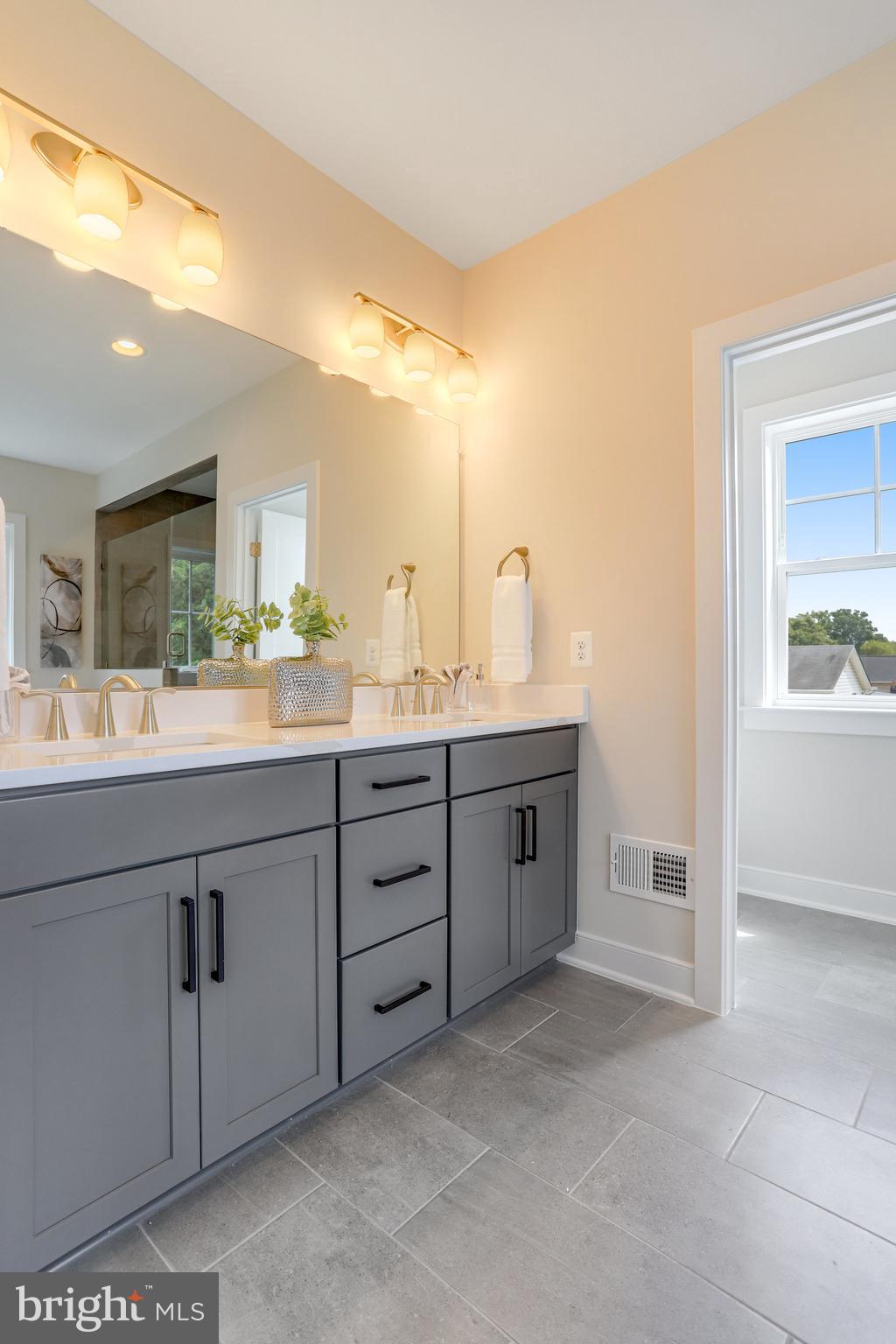 ADDISON HEIGHTS - Residential