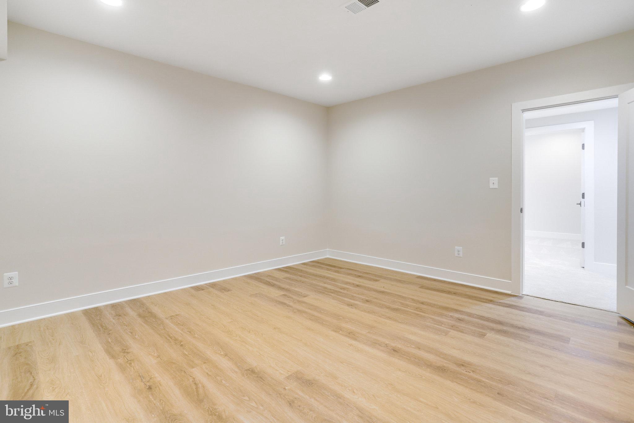 ADDISON HEIGHTS - Residential