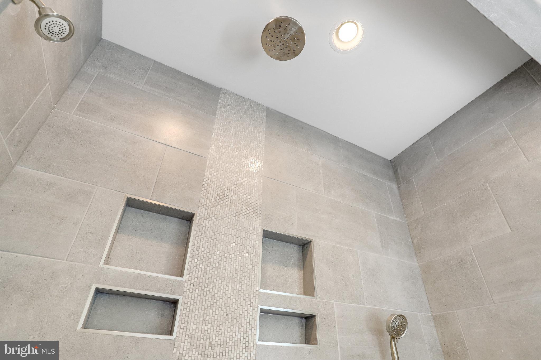 ADDISON HEIGHTS - Residential