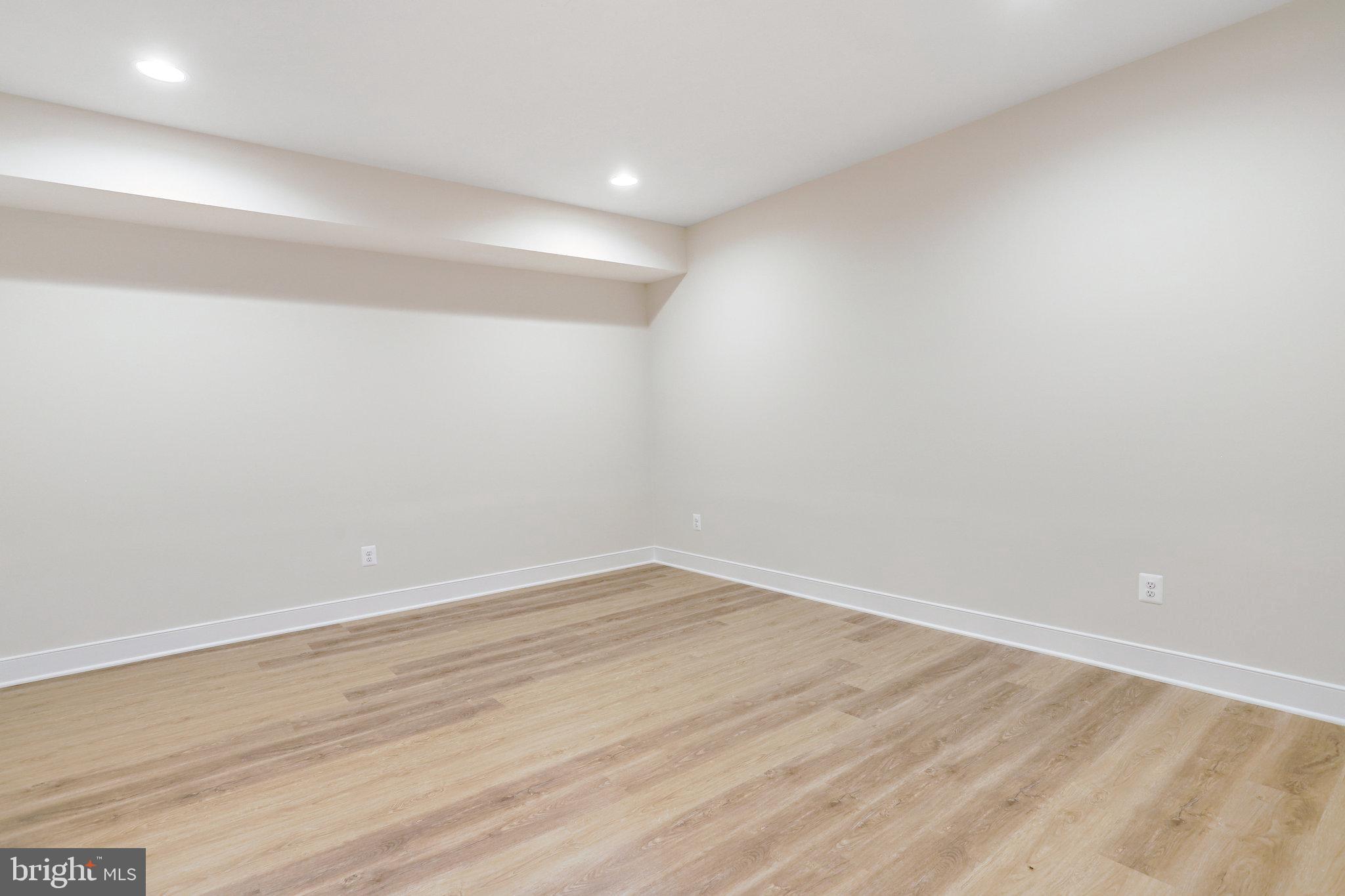 ADDISON HEIGHTS - Residential