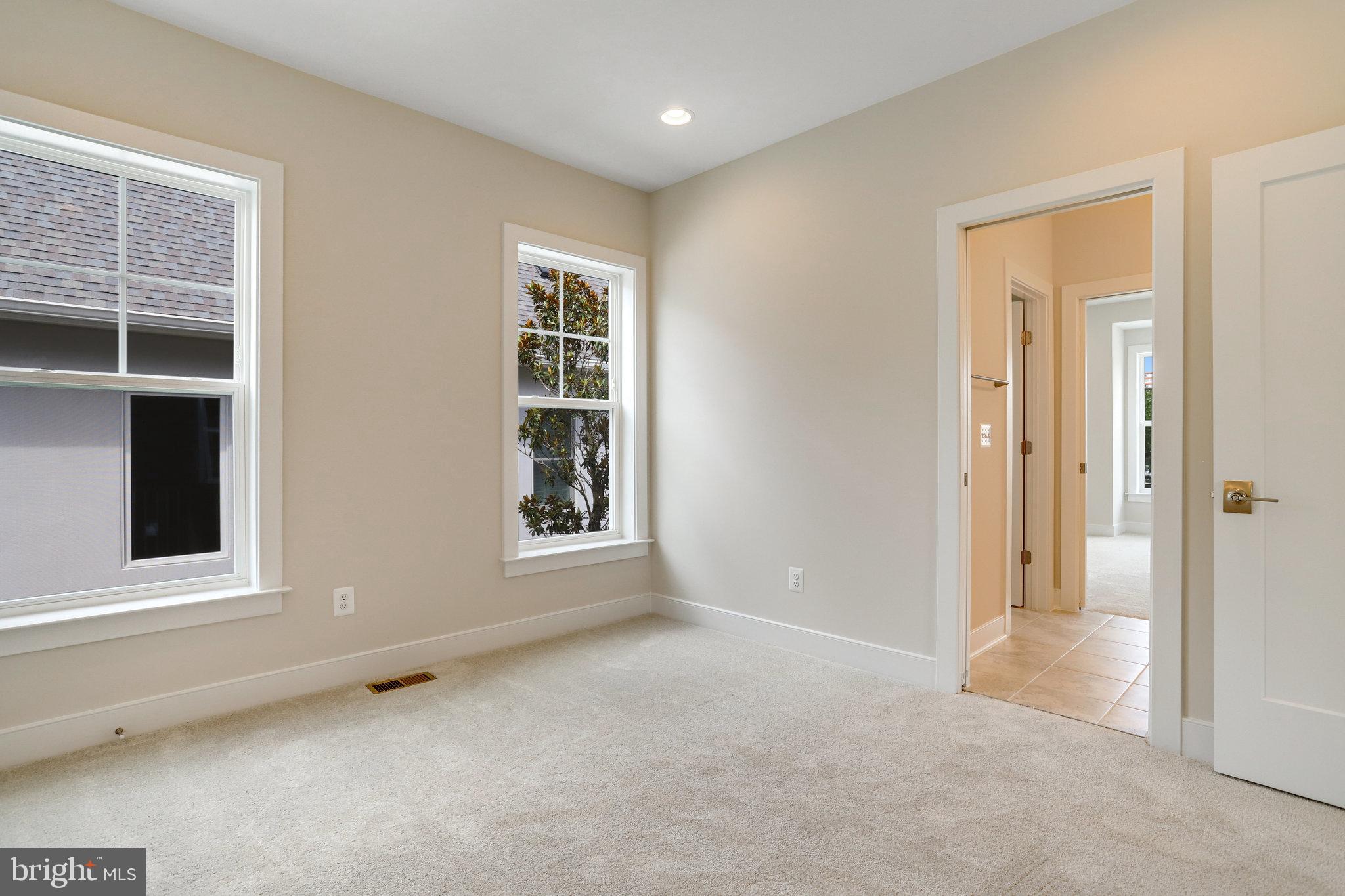 ADDISON HEIGHTS - Residential