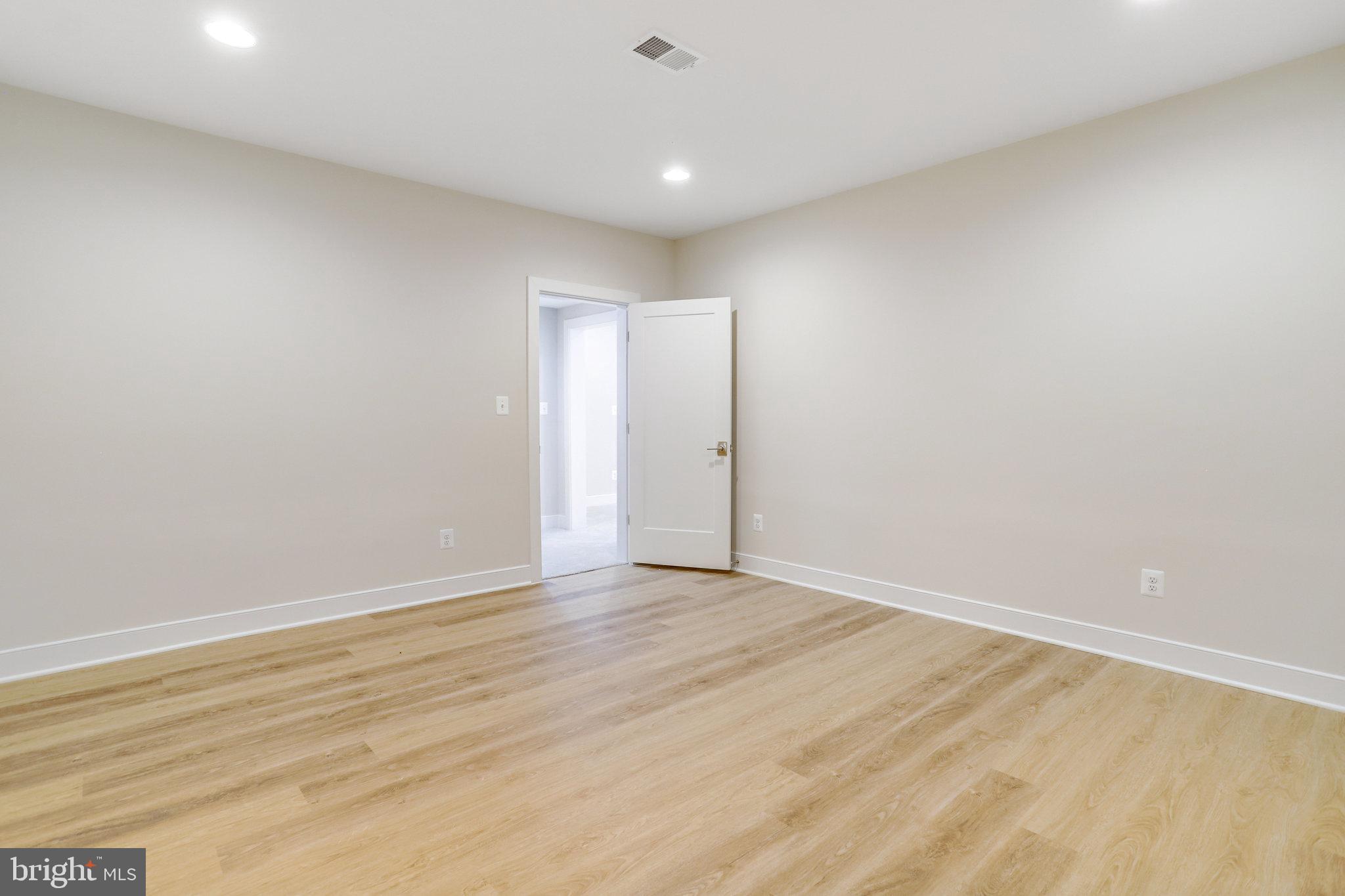 ADDISON HEIGHTS - Residential